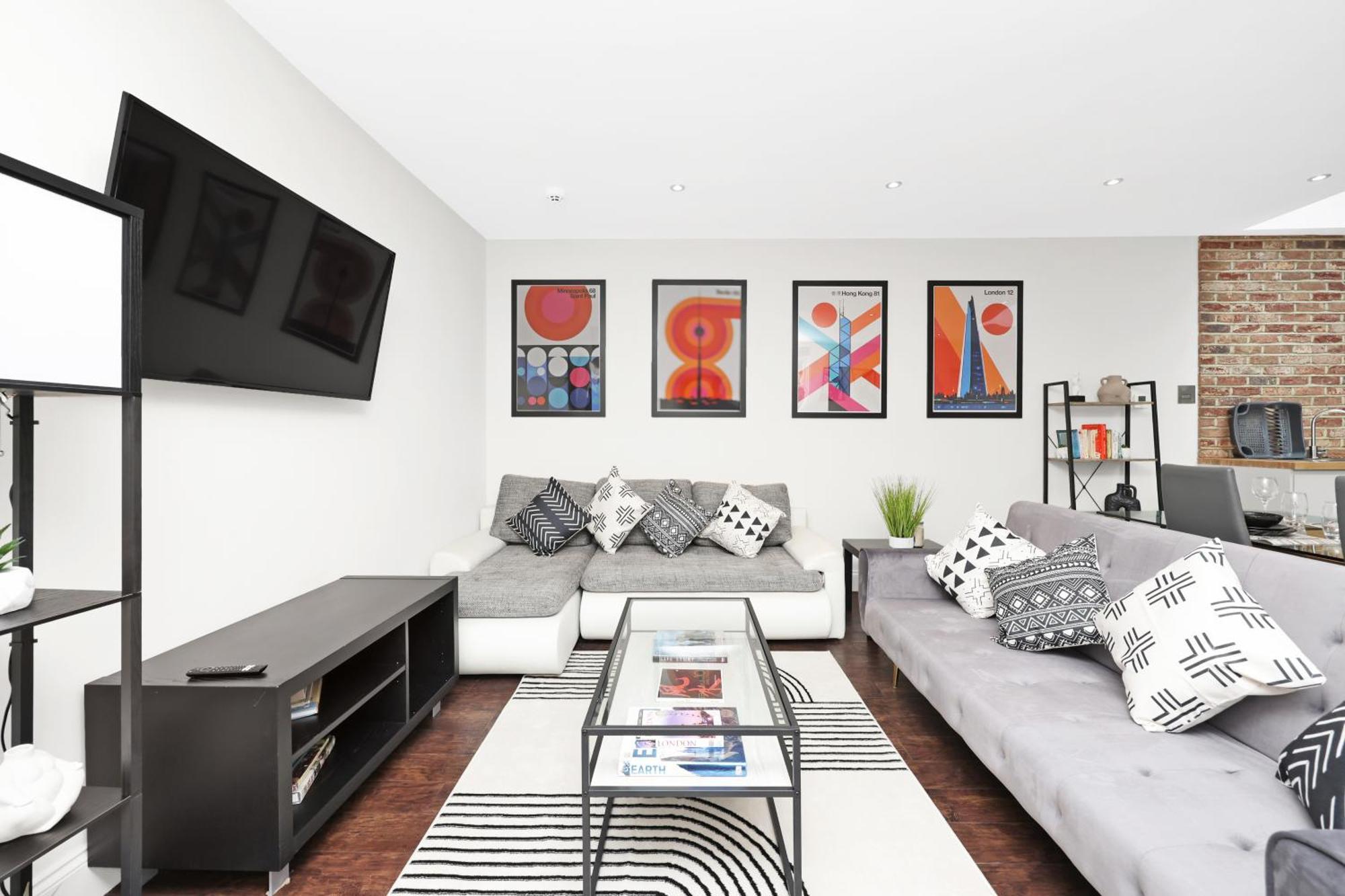 Luxury 3 Bedroom House In Limehouse, Close To City! Sleeps 6-8! Apartment London