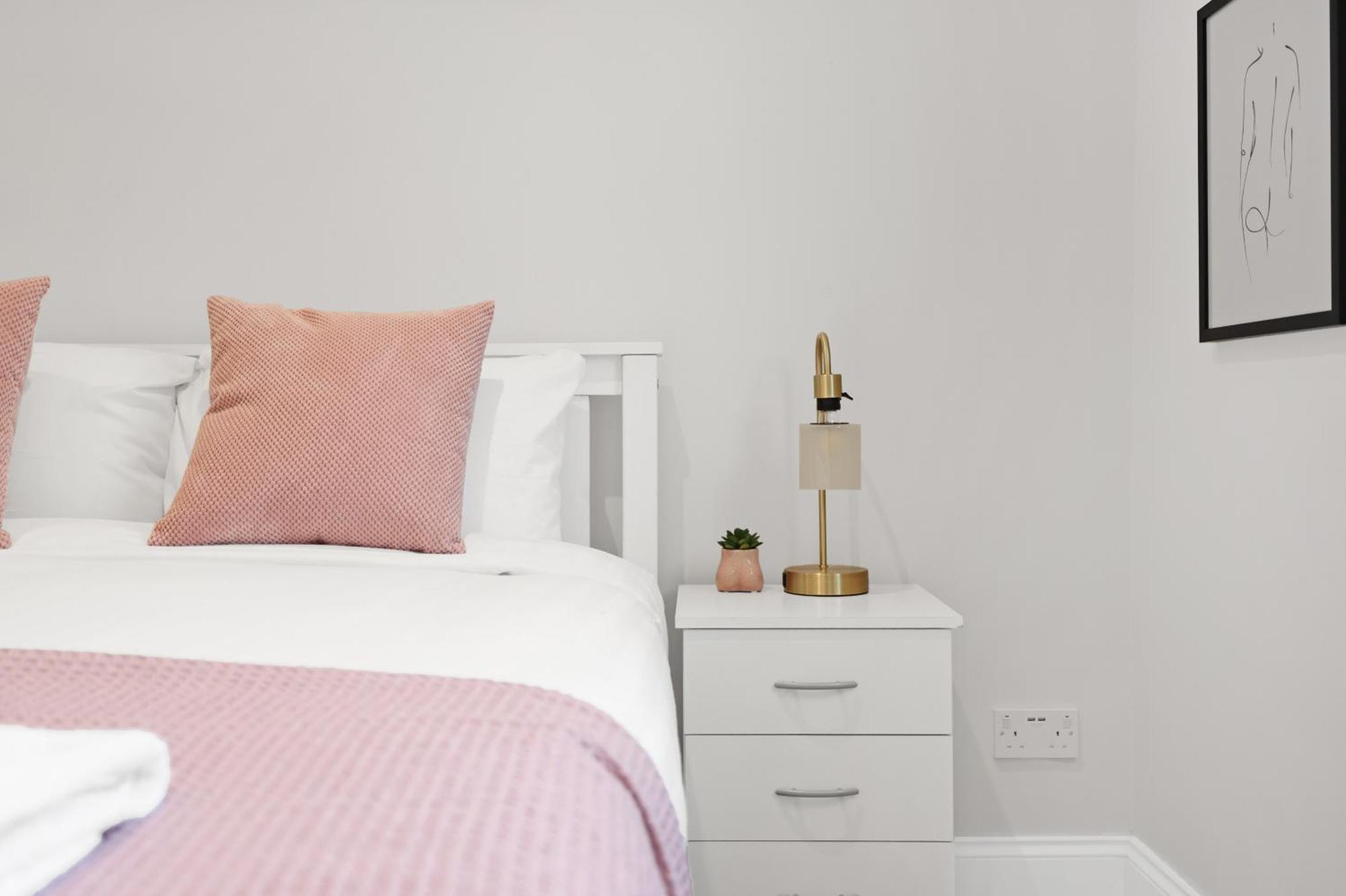 Apartment Luxury 3 Bedroom House In Limehouse, Close To City! Sleeps 6-8!