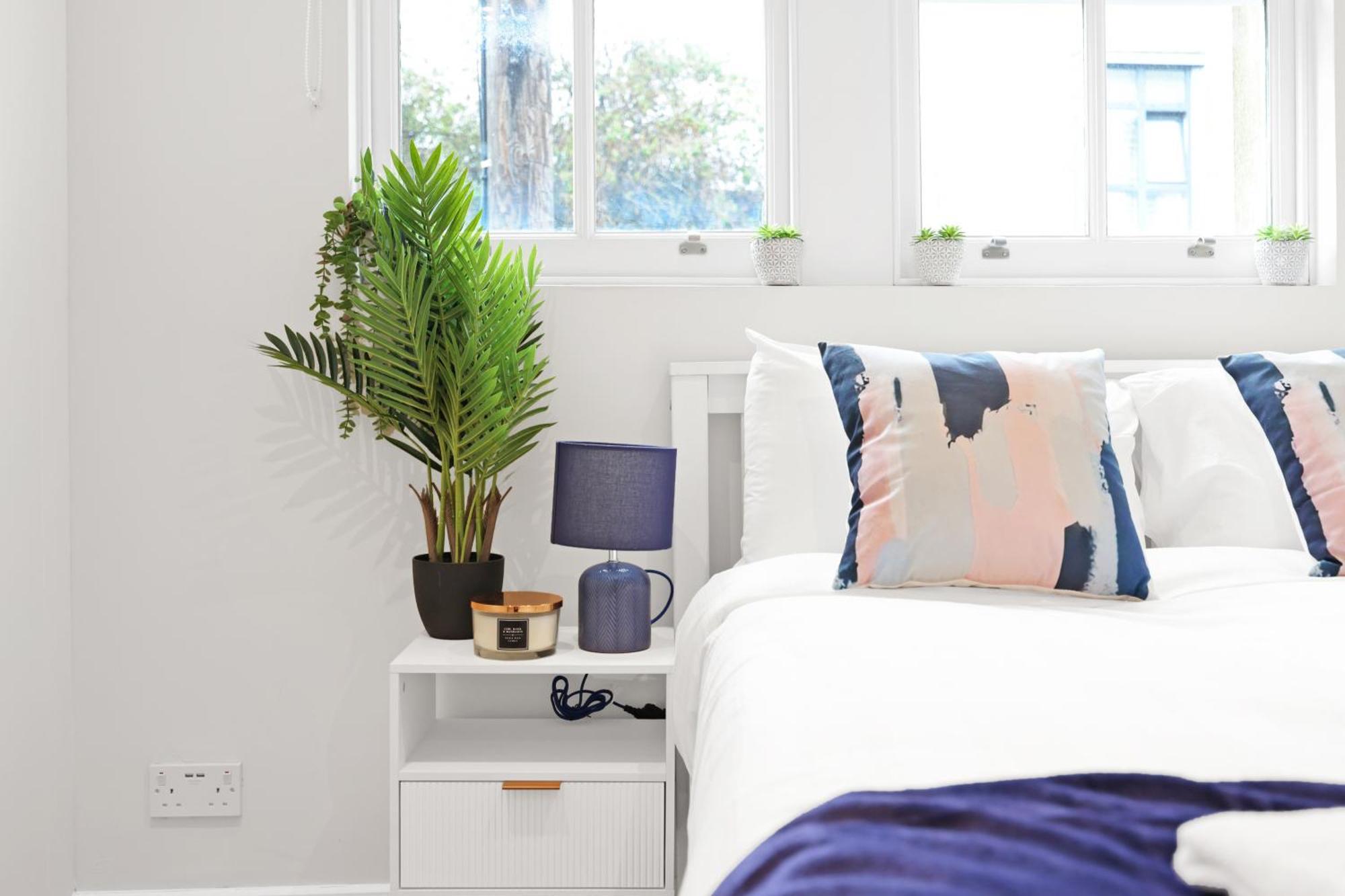 Luxury 3 Bedroom House In Limehouse, Close To City! Sleeps 6-8! Apartment London