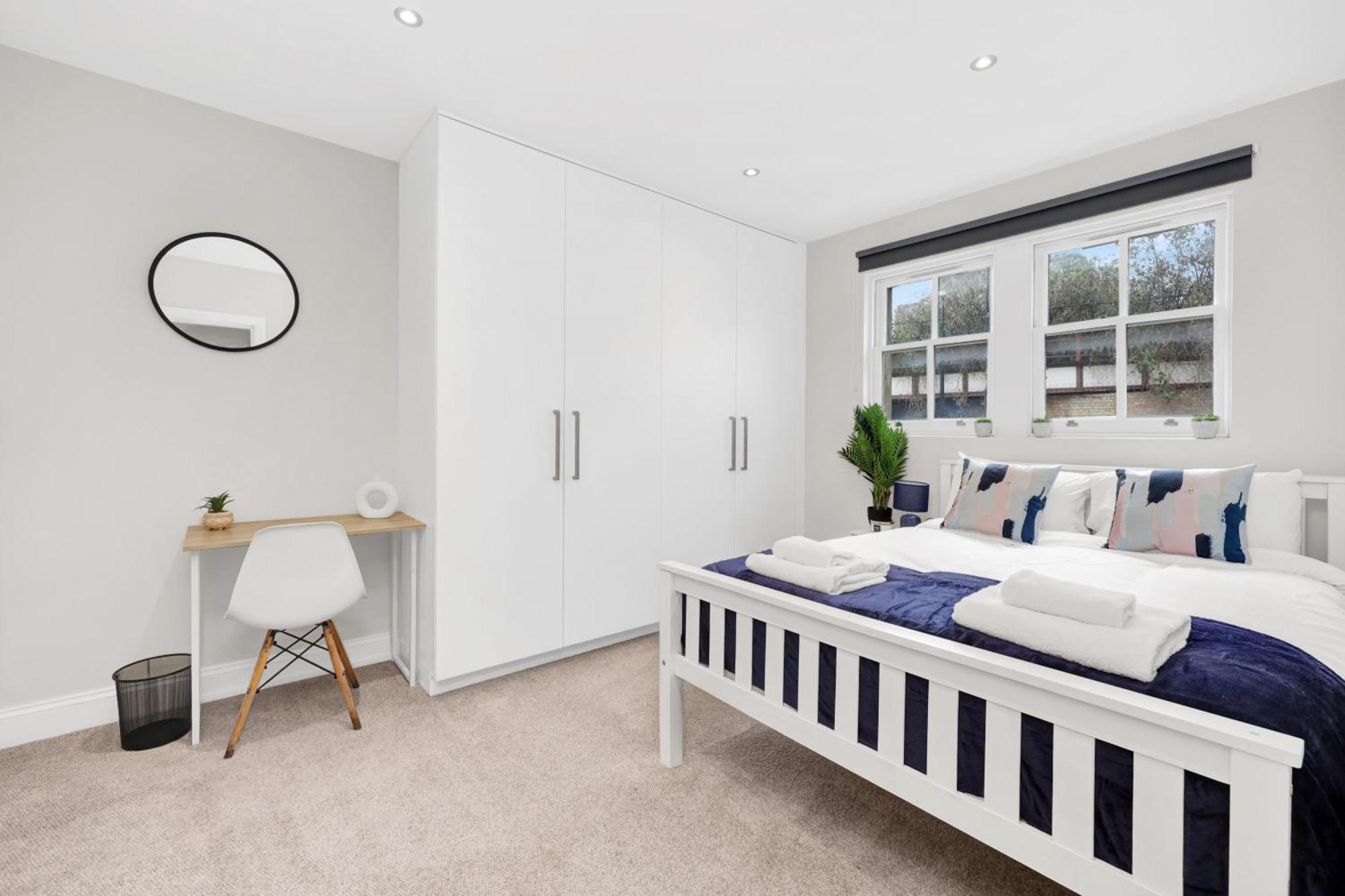 Apartment Luxury 3 Bedroom House In Limehouse, Close To City! Sleeps 6-8! *