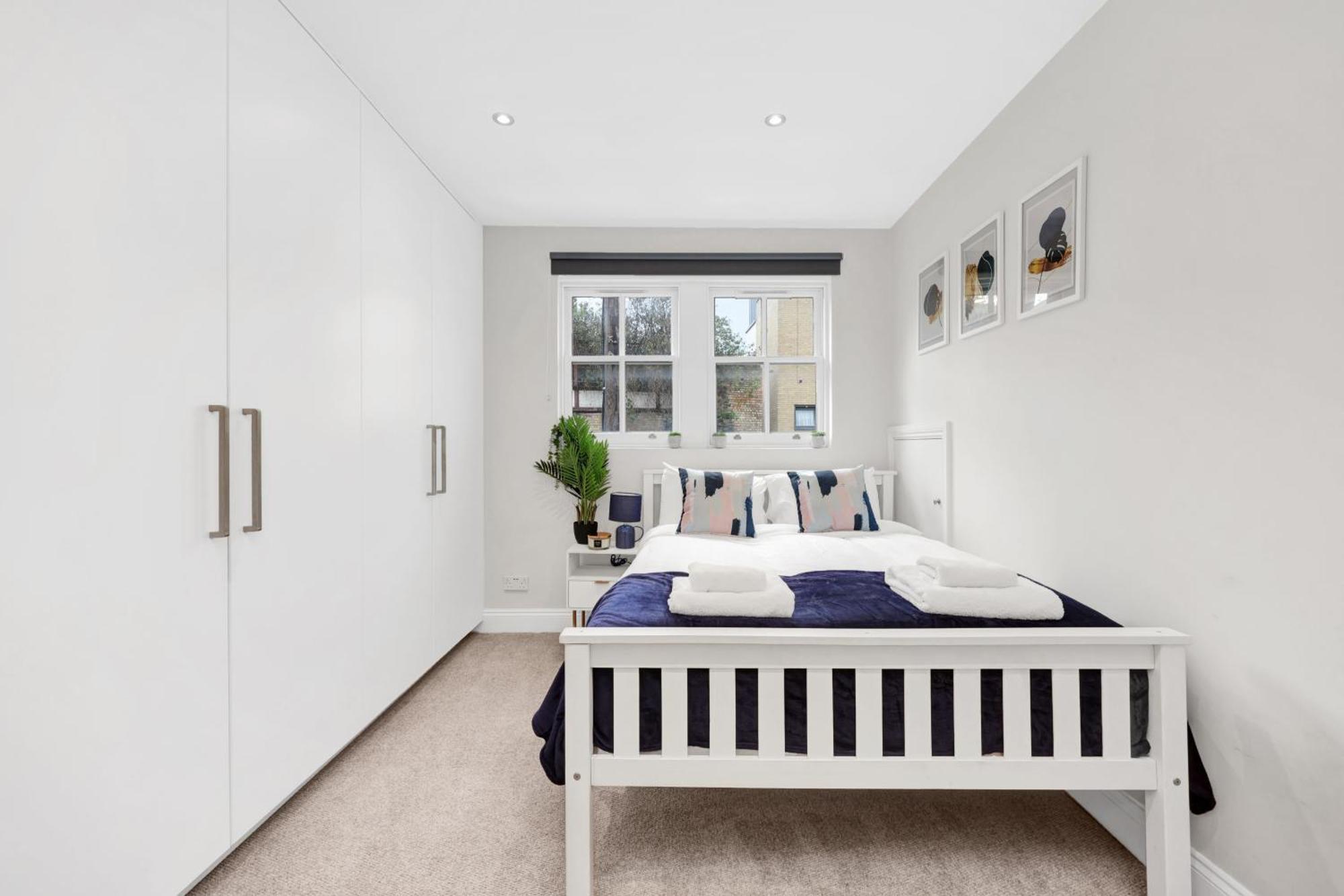 Apartment Luxury 3 Bedroom House In Limehouse, Close To City! Sleeps 6-8!