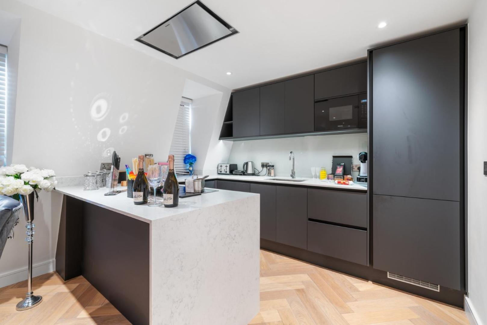 Stunning 1-bedroom Penthouse In Marble Arch 72