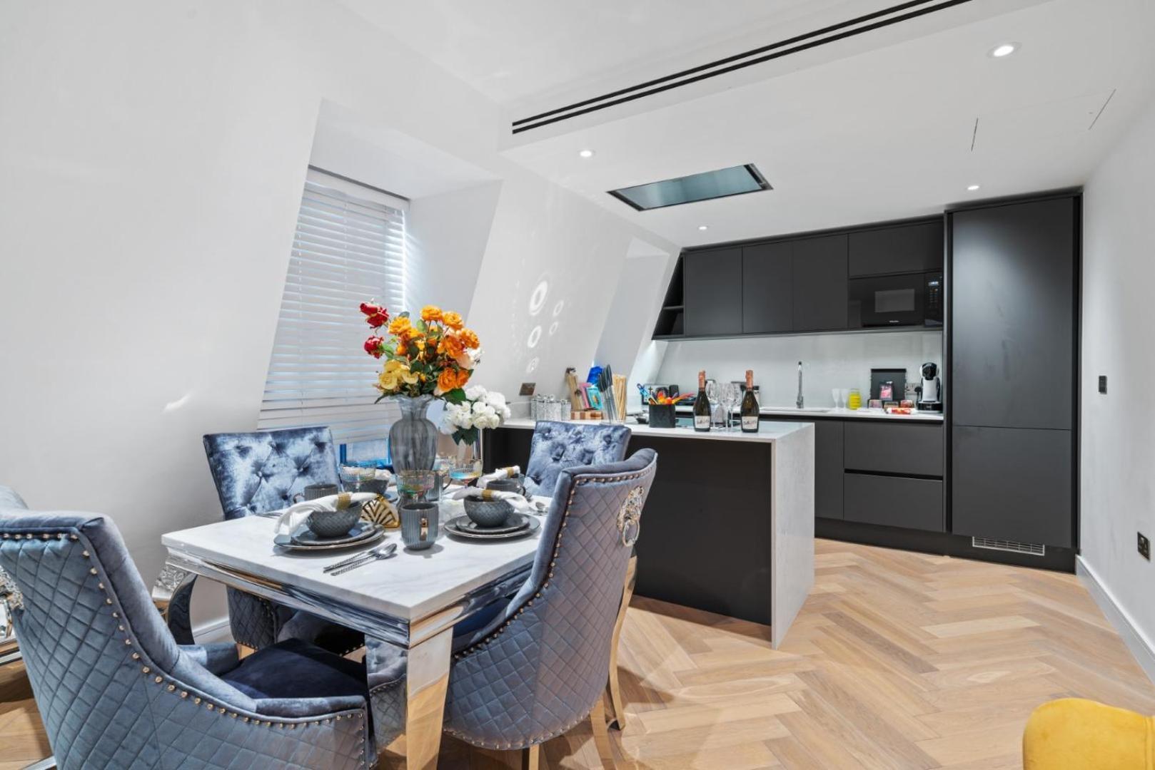 Stunning 1-bedroom Penthouse In Marble Arch 72 *