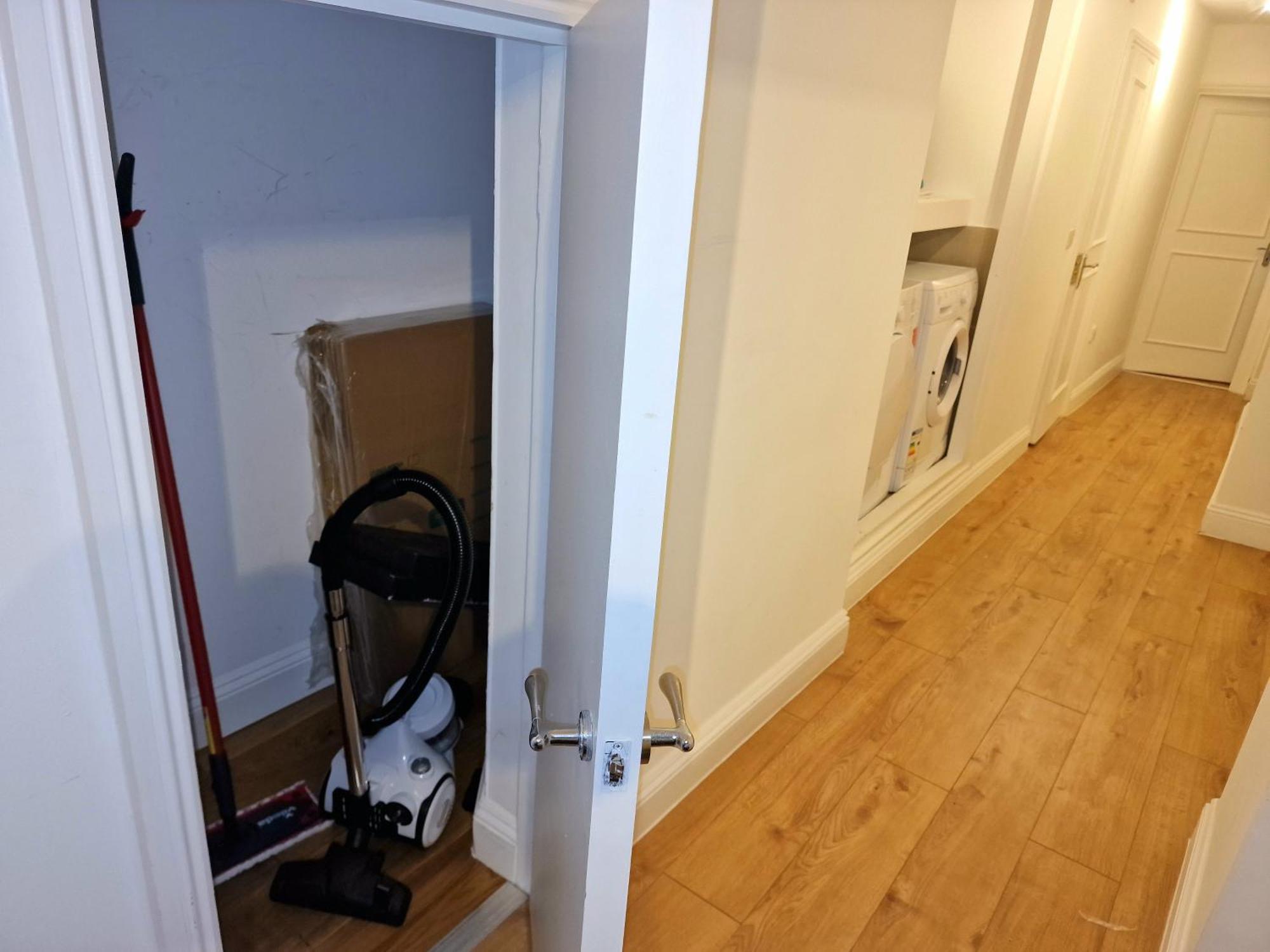 Stunning Hyde Park Home, Ground Floor Maisonette, Duplex, Near Tube Metro Stations Apartment