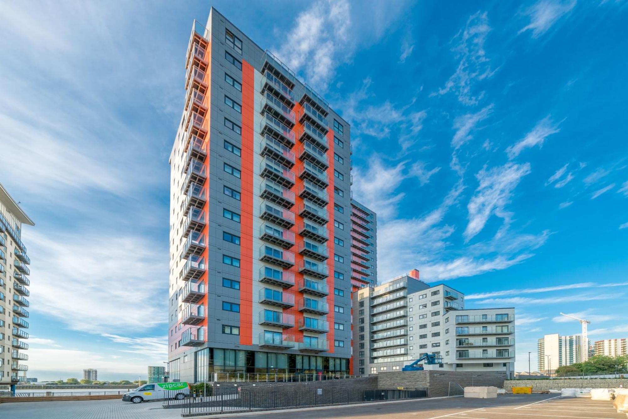 Apartment Skyvillion: Thames View Near Attractions *