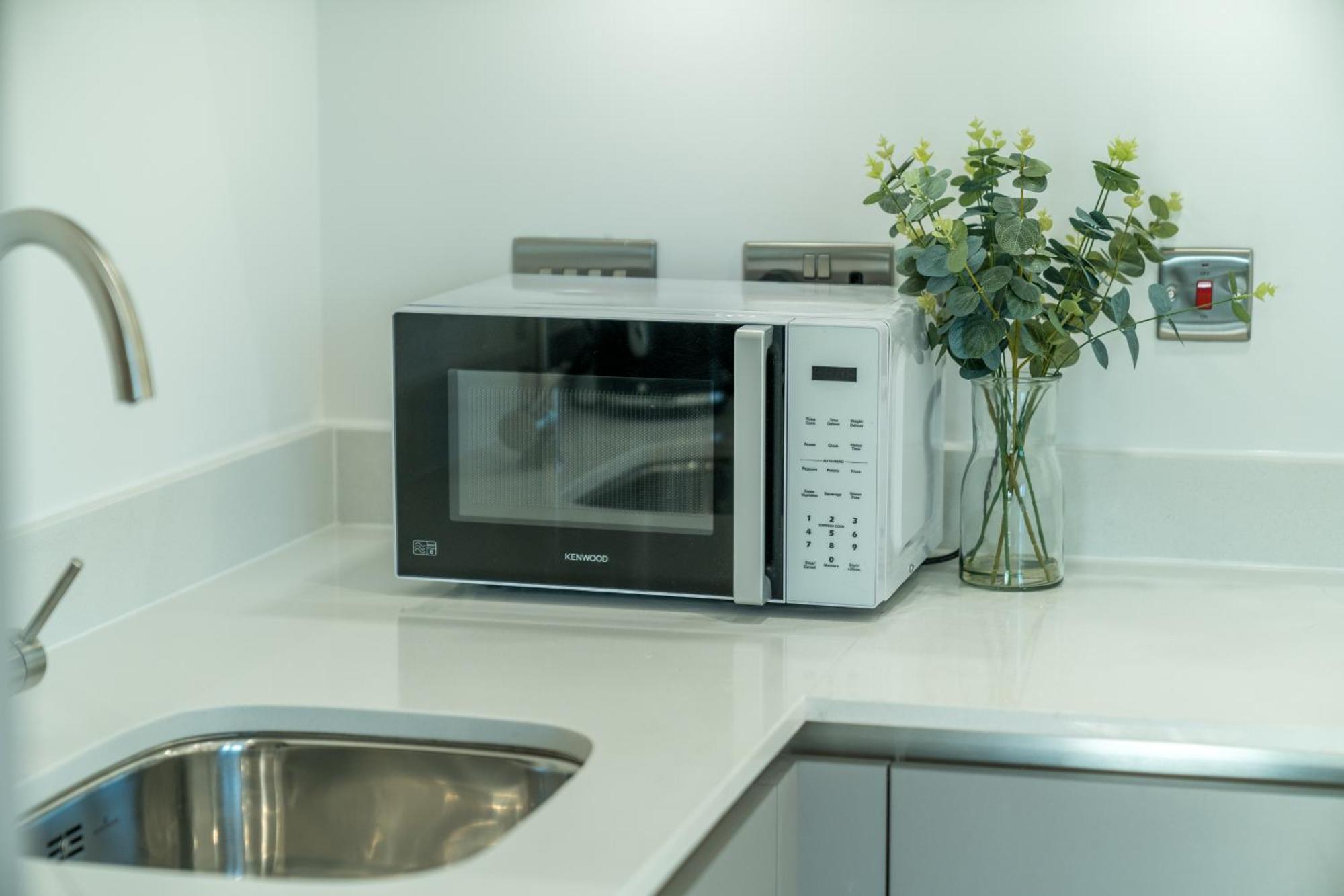 Skyvillion - Skyview Overseeing River Thames By Woolwich Ferry, Near Excel, O2 Arena, Airport, Free Wifi & Free Onsite Parking, Fantastic Rates For Longer *