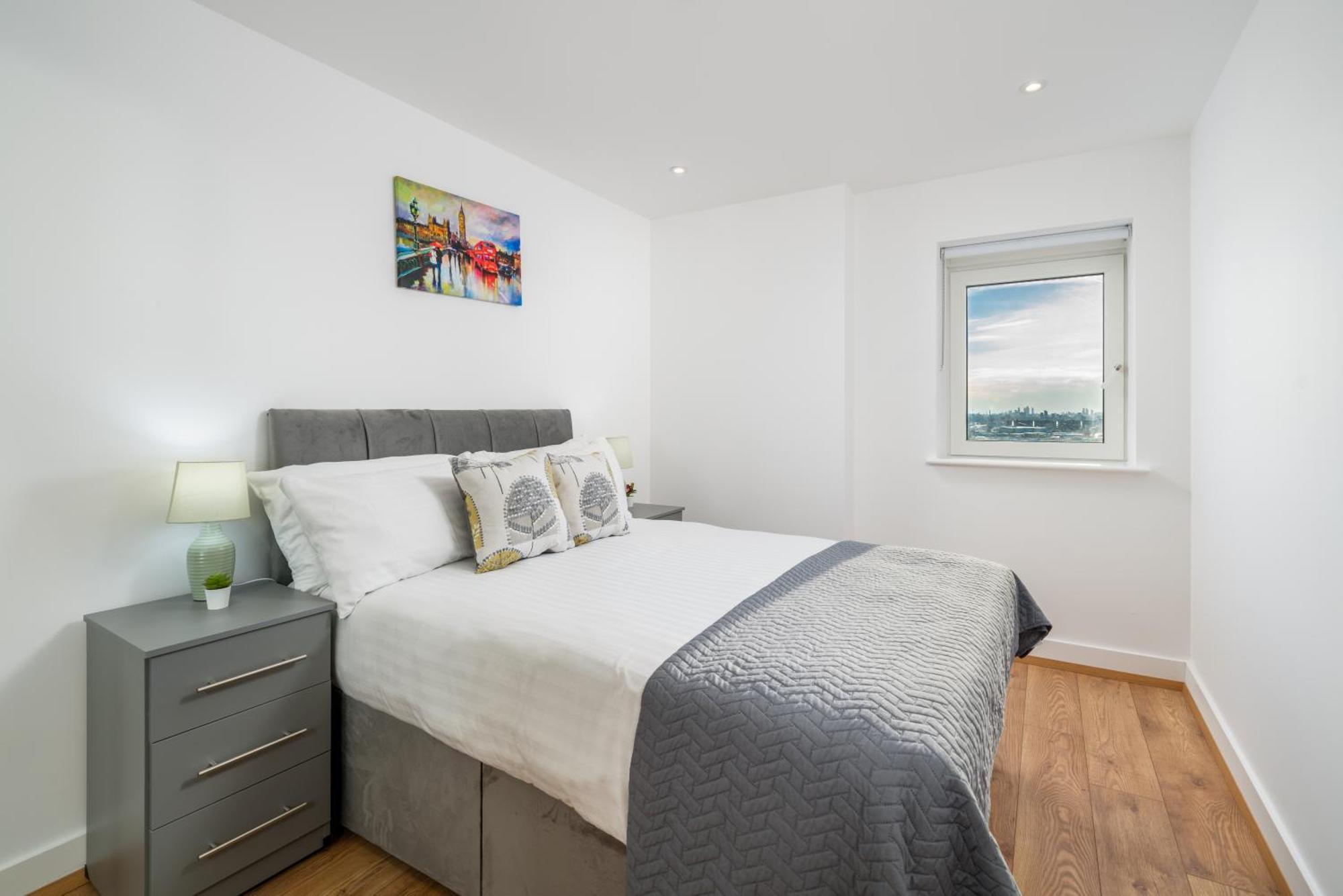 Skyvillion: Thames View Near Attractions Apartment London