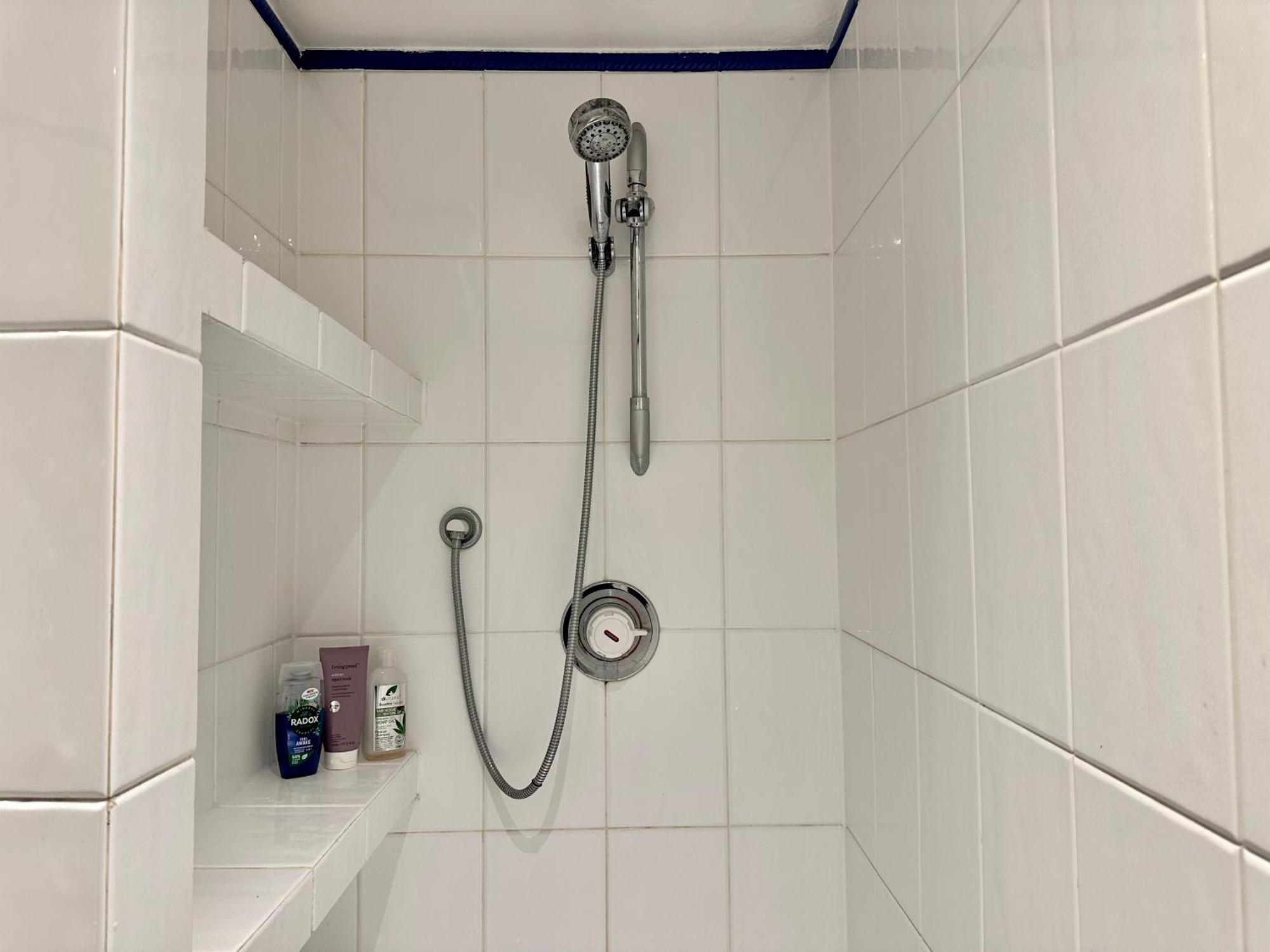 Prime Location - 2 Beds 3 Bath Flat Knightsbridge * Londen