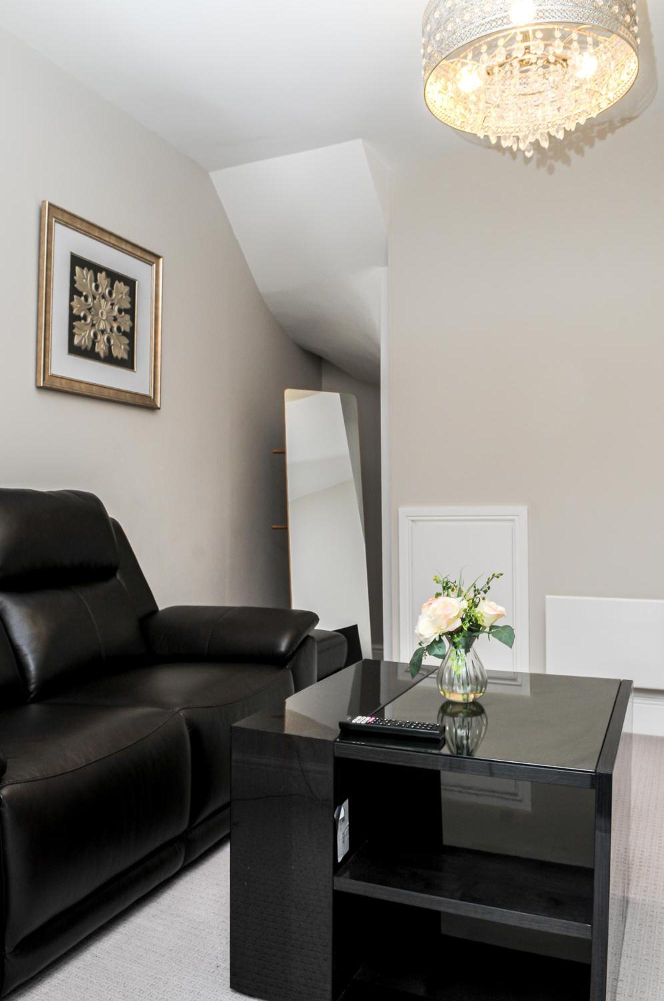 Leilighet Luxury 5 Star Apartments, Parking, Garden, Near Metro Stations 10-15mins To *