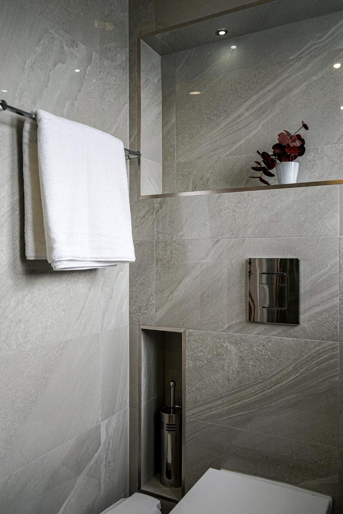 Luxury 5 Star Apartments, Parking, Garden, Near Metro Stations 10-15mins To Leilighet