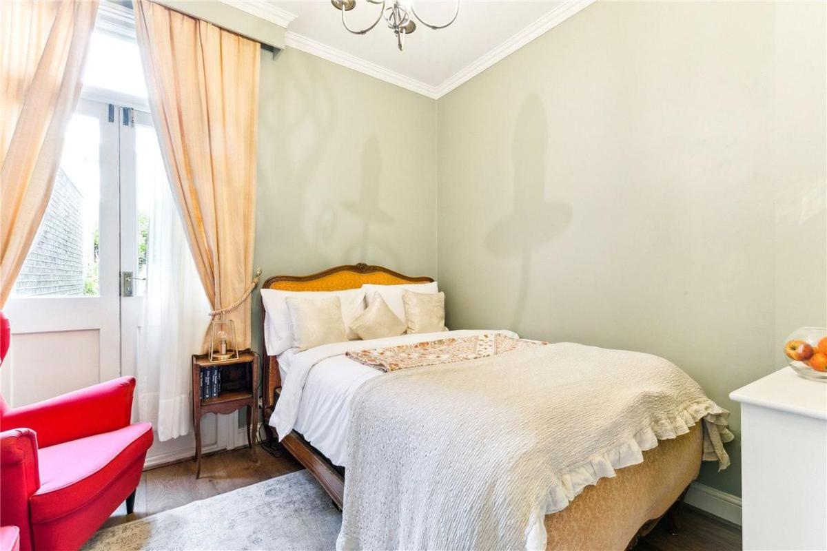 Leilighet Homely 2 Levels Flat W Private Garden