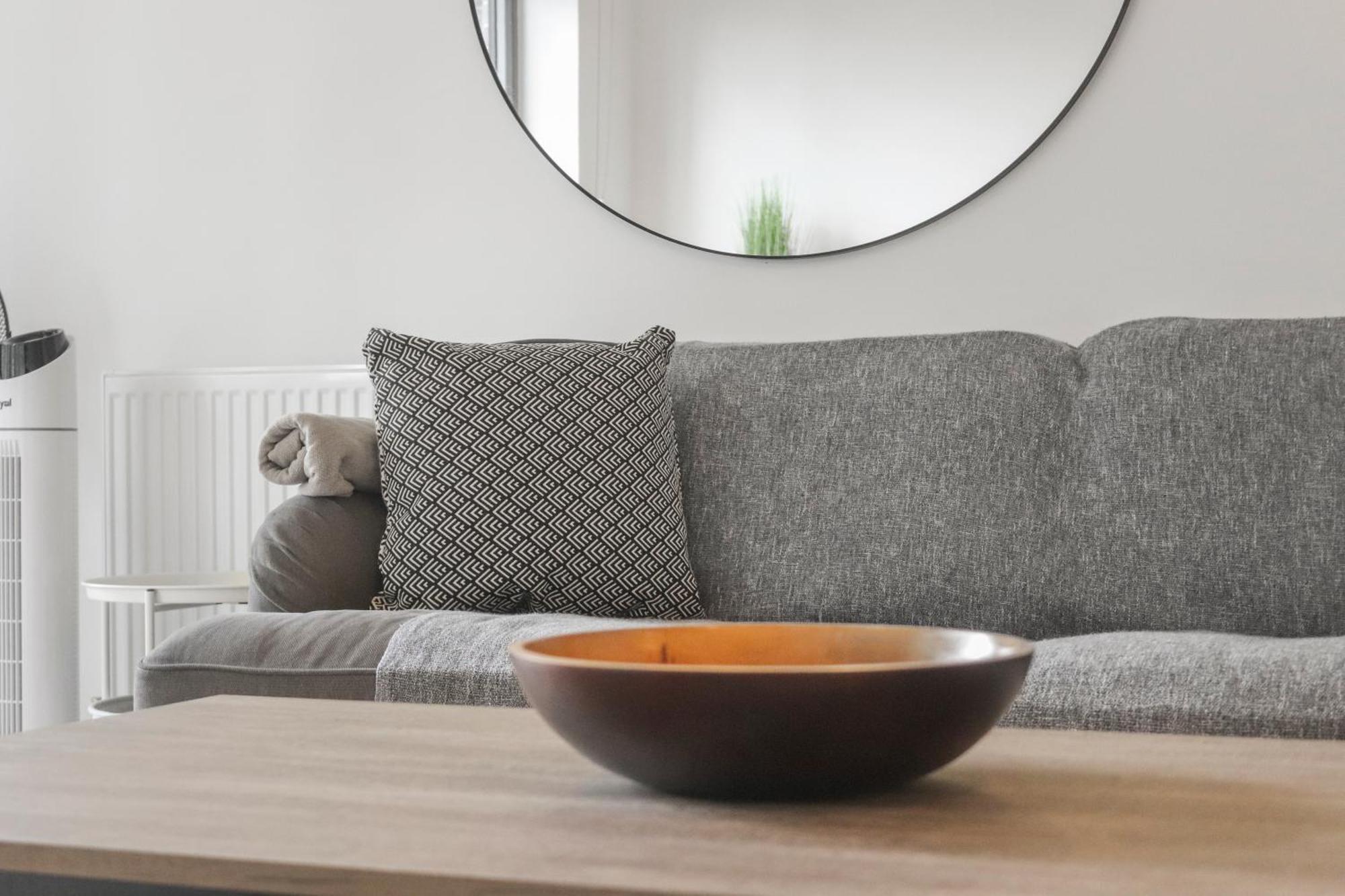Apartment Centrally Located - Modern - 2bed - 2bath *