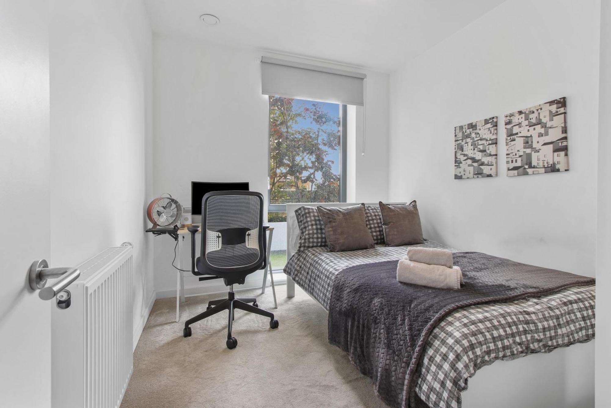 Centrally Located - Modern - 2bed - 2bath Apartment *