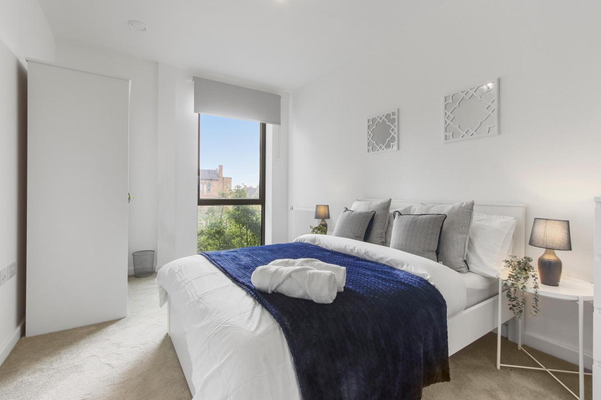 Centrally Located - Modern - 2bed - 2bath *