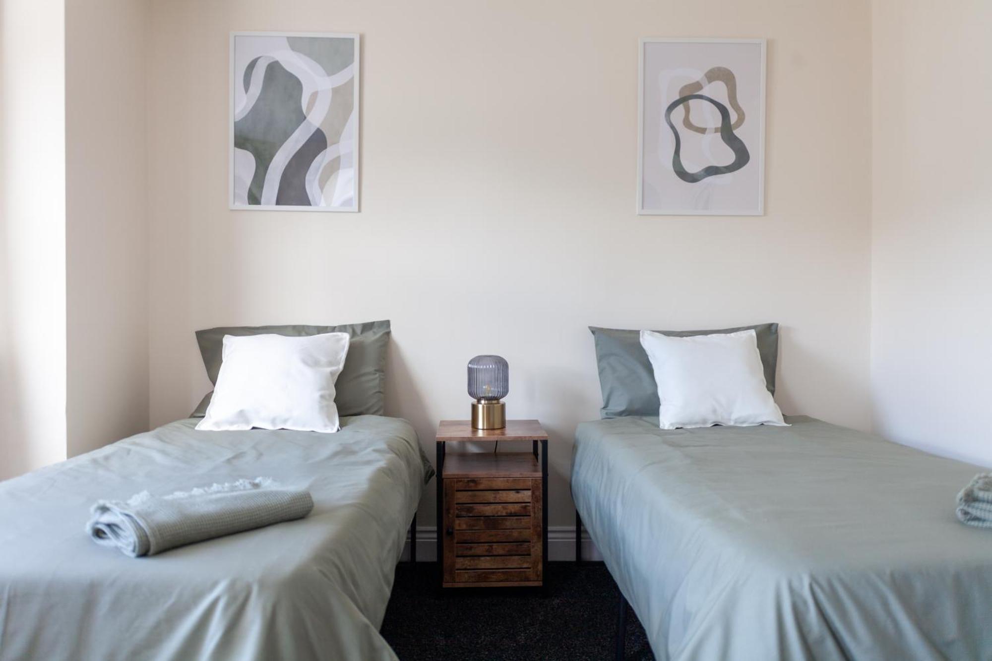 Arte Serviced Stratford - 3 Bedrooms 2 Bathrooms London, Stratford, Maryland, Free Parking, Garden, Weekly Or Monthly - Up To 8 Guests Feriehus