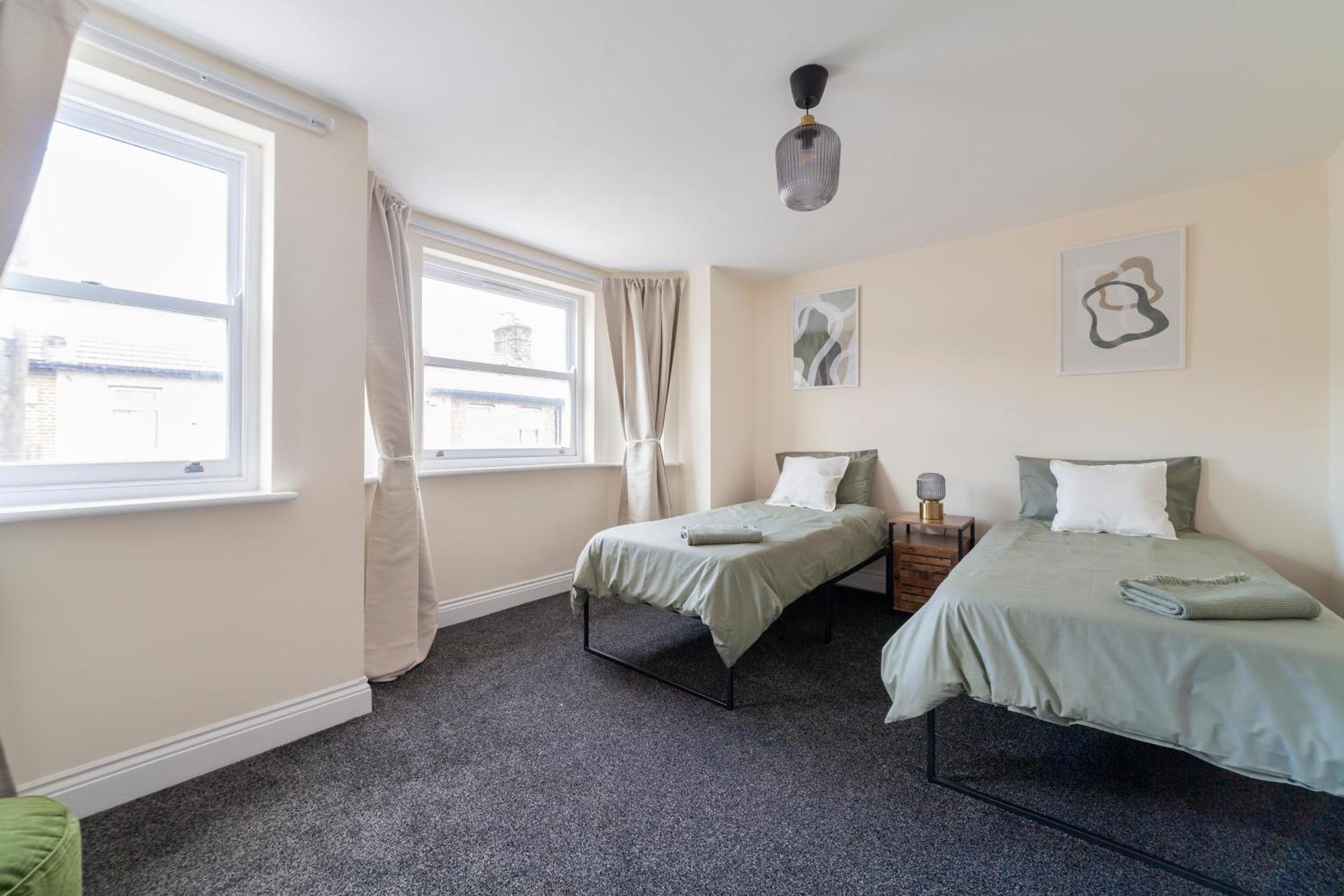 Arte Serviced Stratford - 3 Bedrooms 2 Bathrooms London, Stratford, Maryland, Free Parking, Garden, Weekly Or Monthly - Up To 8 Guests Feriehus *