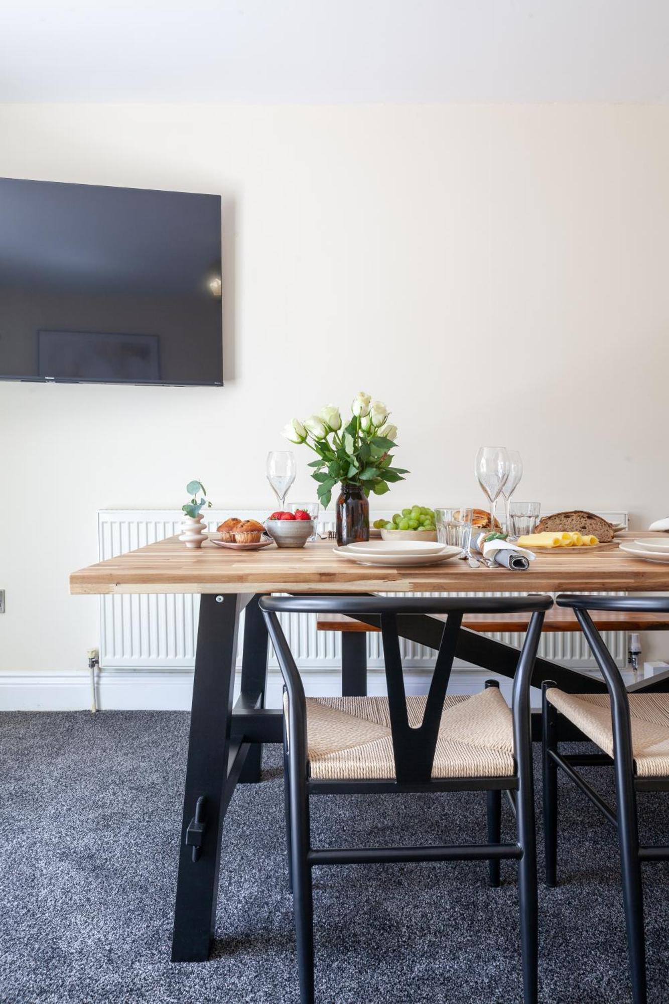 Arte Serviced Stratford - 3 Bedrooms 2 Bathrooms London, Stratford, Maryland, Free Parking, Garden, Weekly Or Monthly - Up To 8 Guests Feriehus London