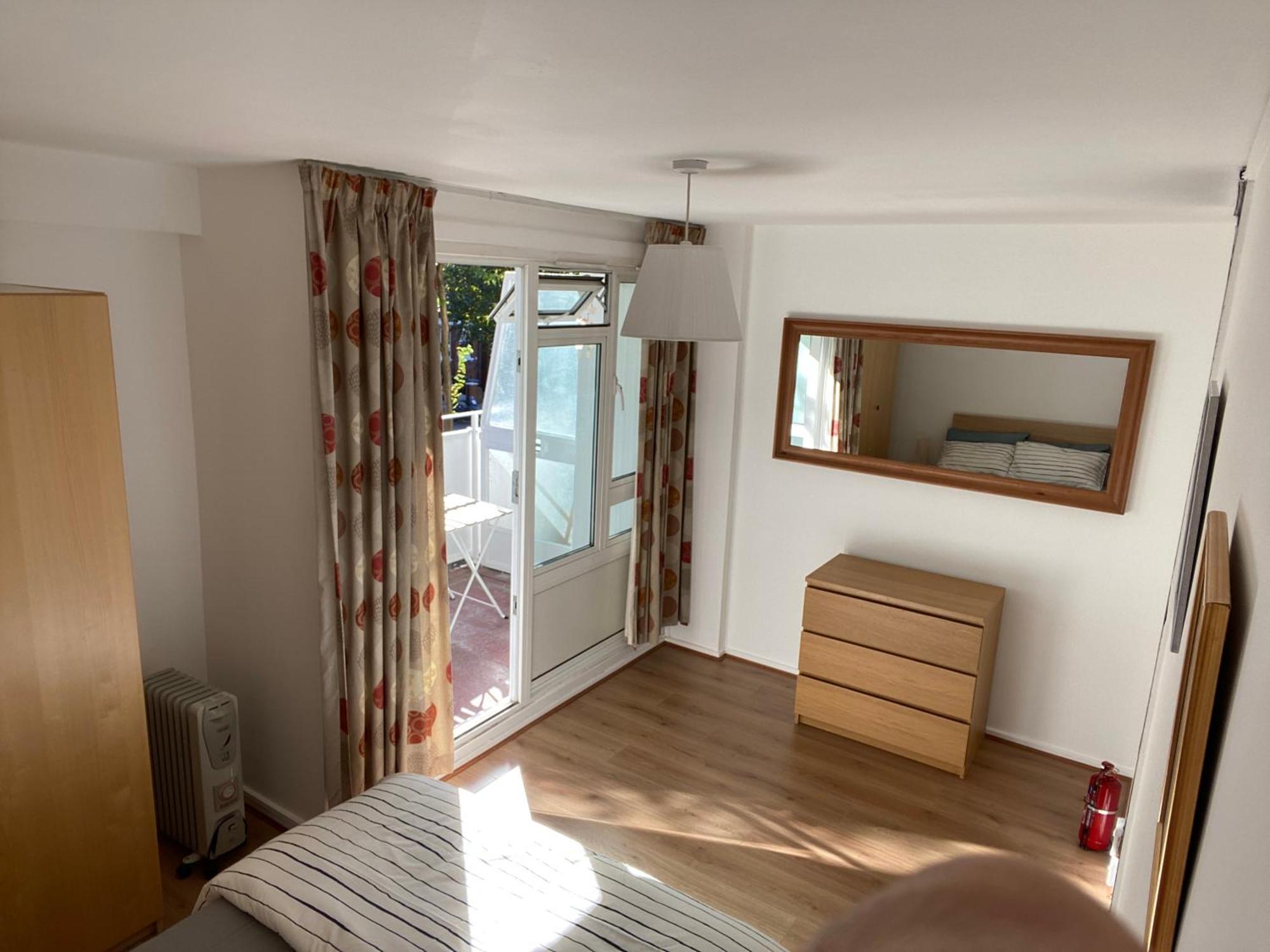 Beautiful 2 Bedroom & Balcony Flat In Appartement Londen