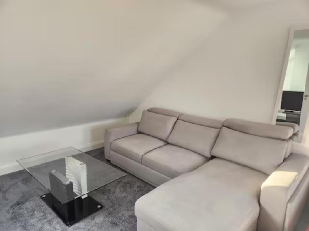 Flat: Quick Access, Refurbished 3-bed Near Station Apartment London