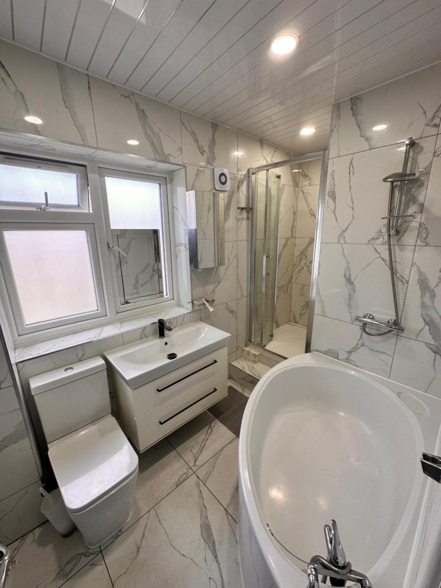 Double And Single In Bromley By Bow Pensión *