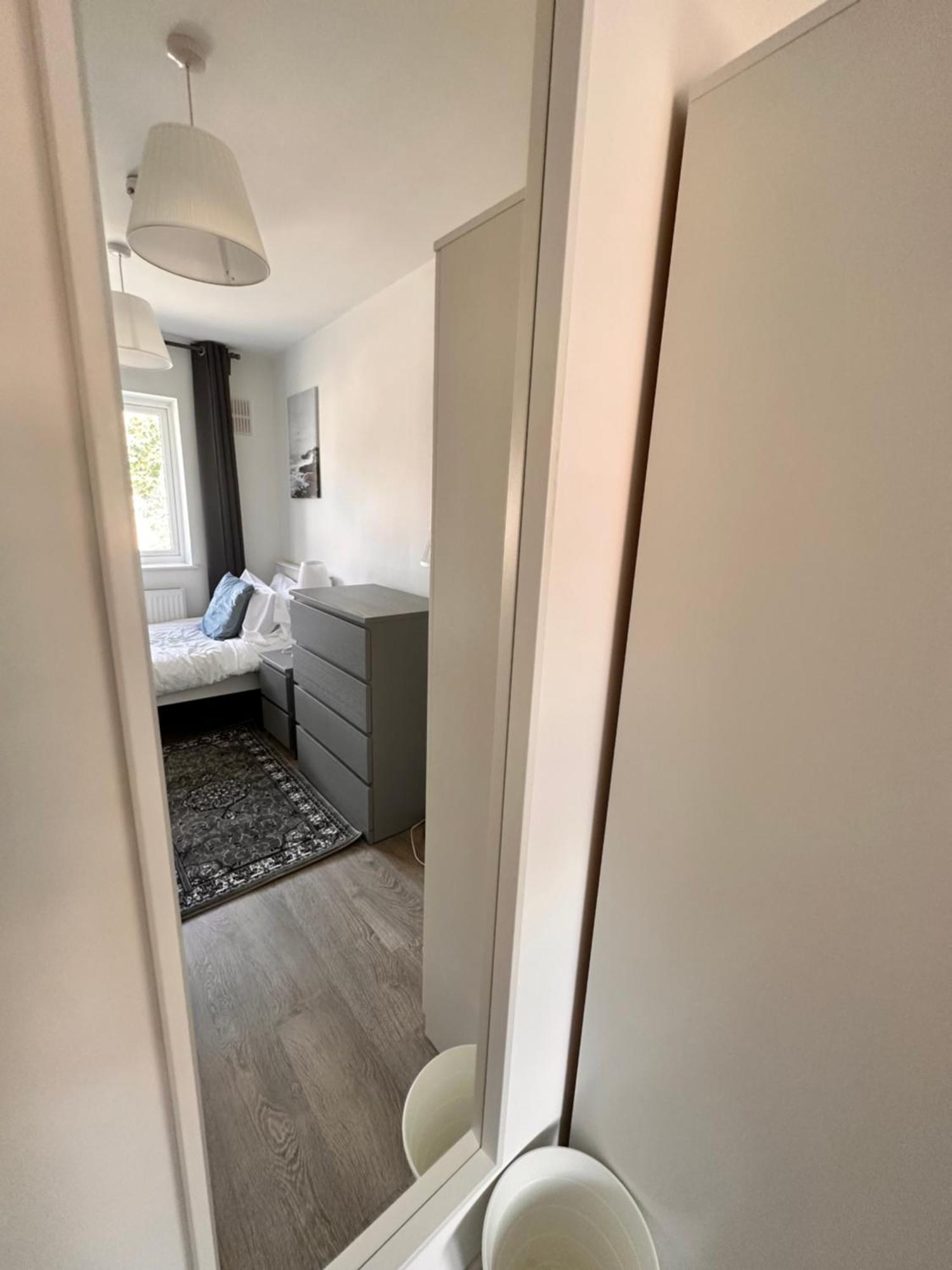 Pensión Double And Single In Bromley By Bow *