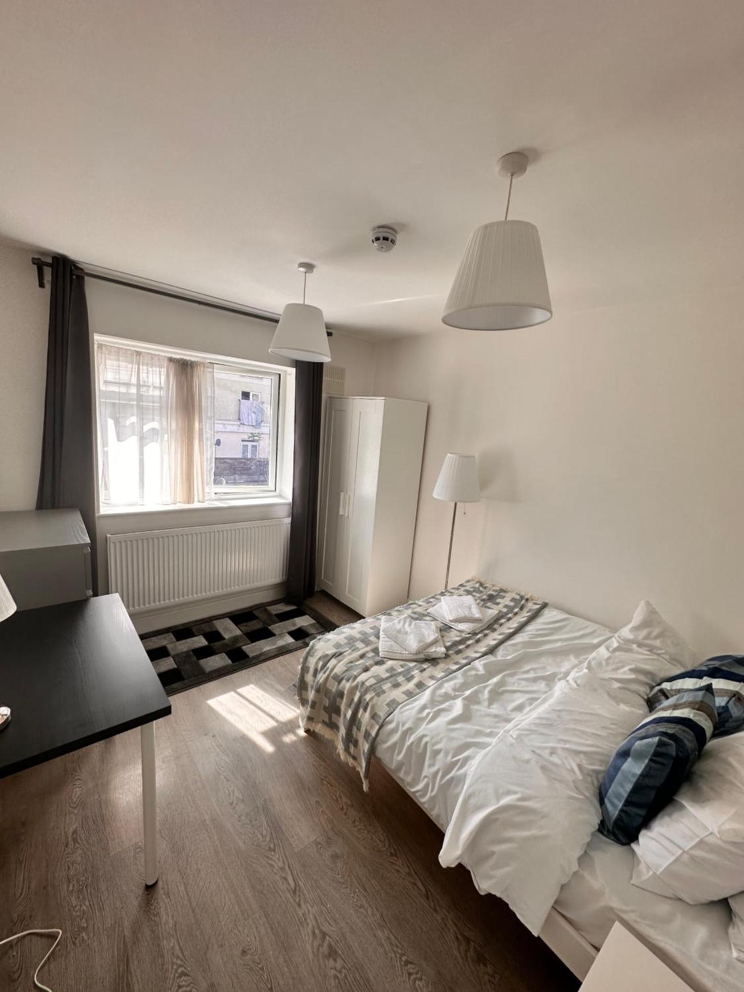 Double And Single In Bromley By Bow Londres