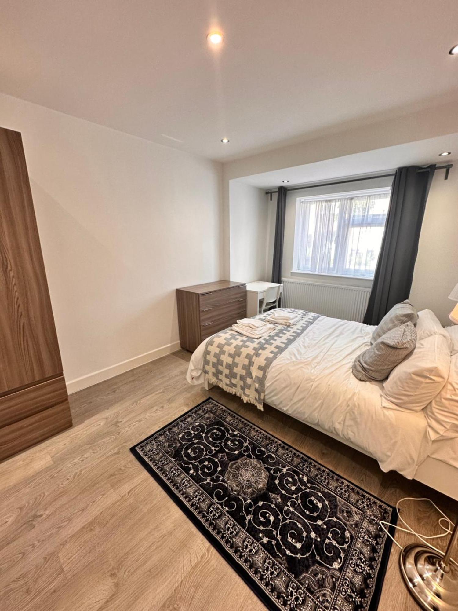 Pensión Double And Single In Bromley By Bow *