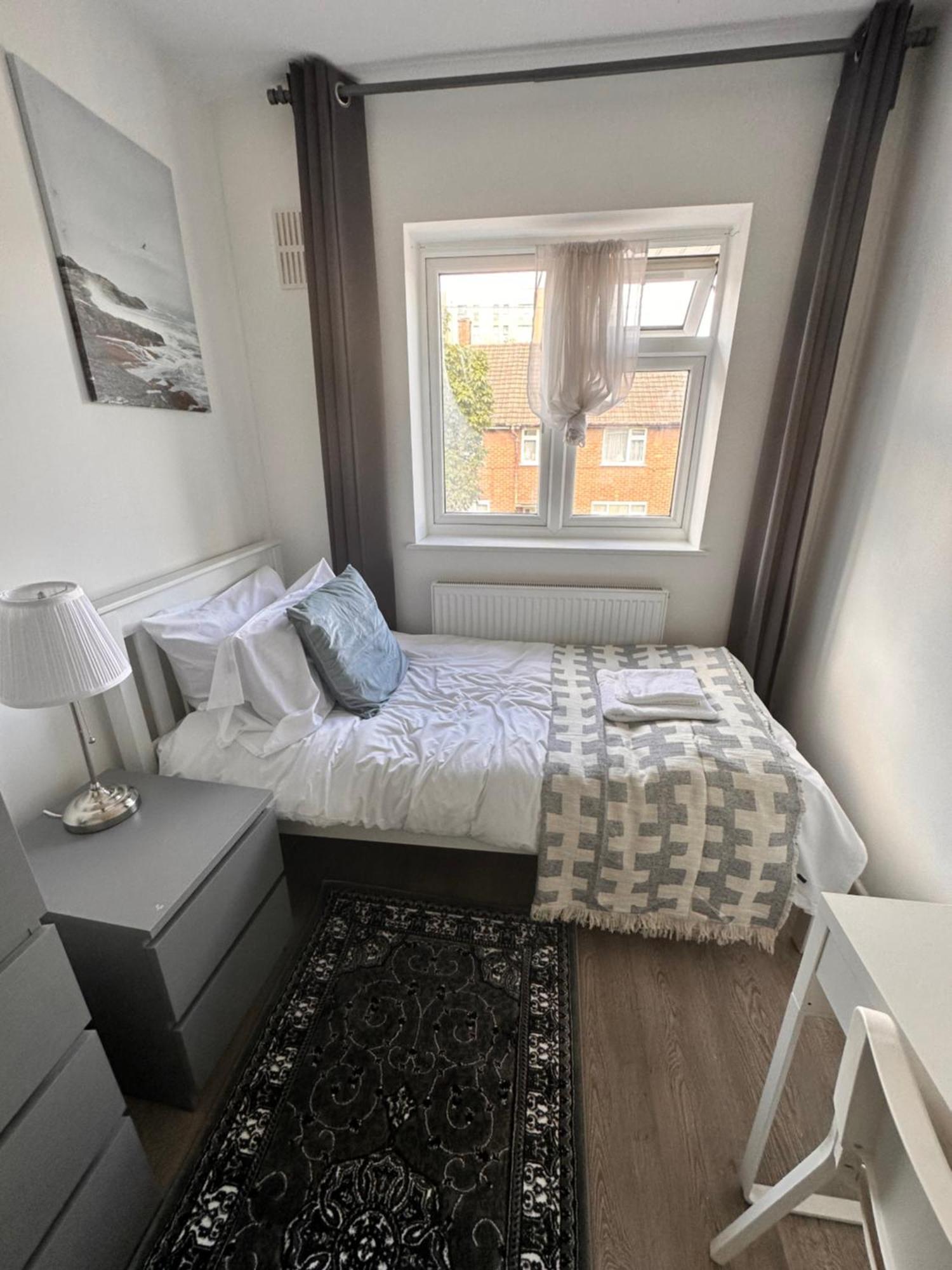 Double And Single In Bromley By Bow Pensión Londres