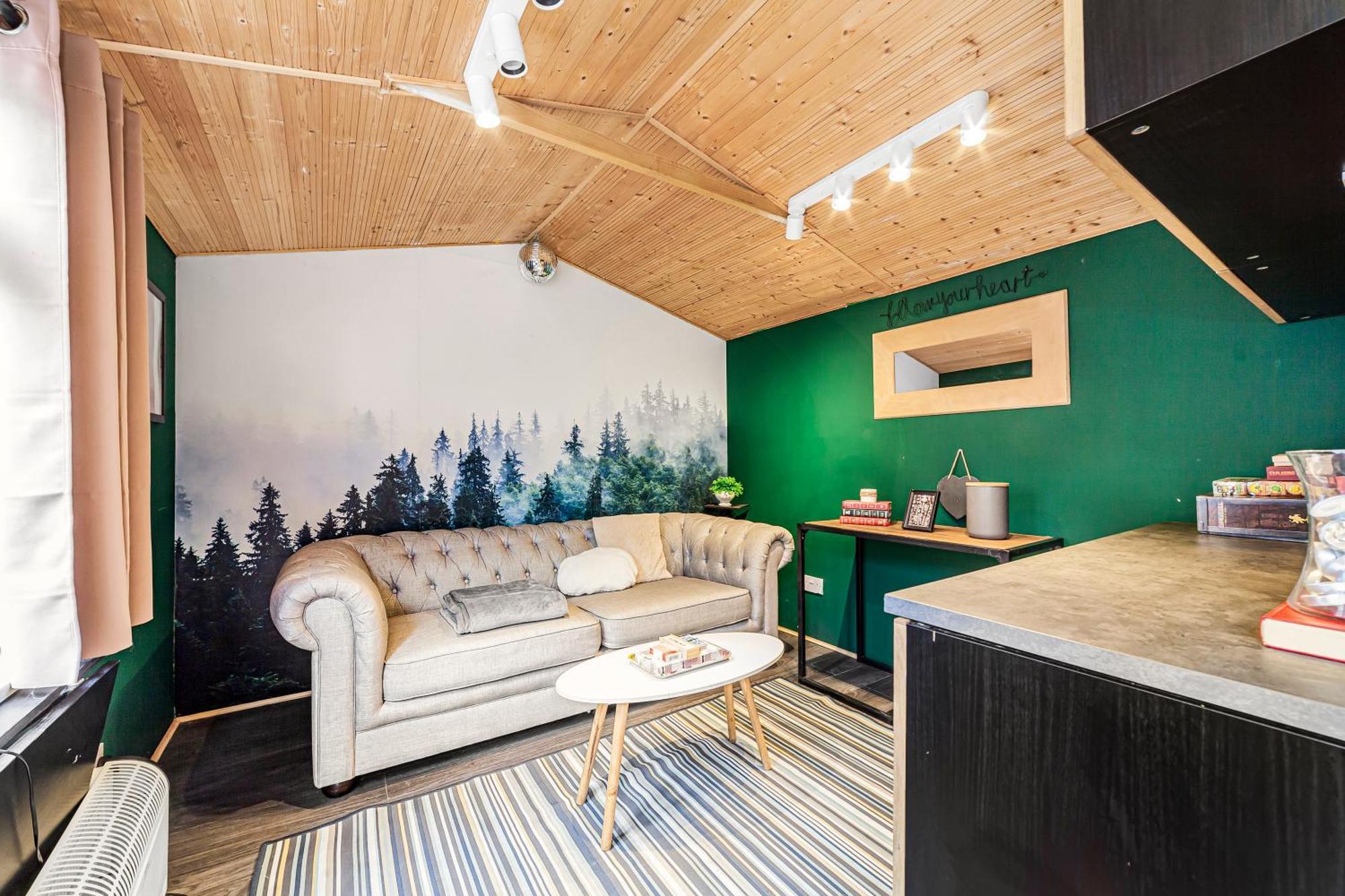 2bed Garden House W/hot Tub, Sauna & Cinema Feriehus *