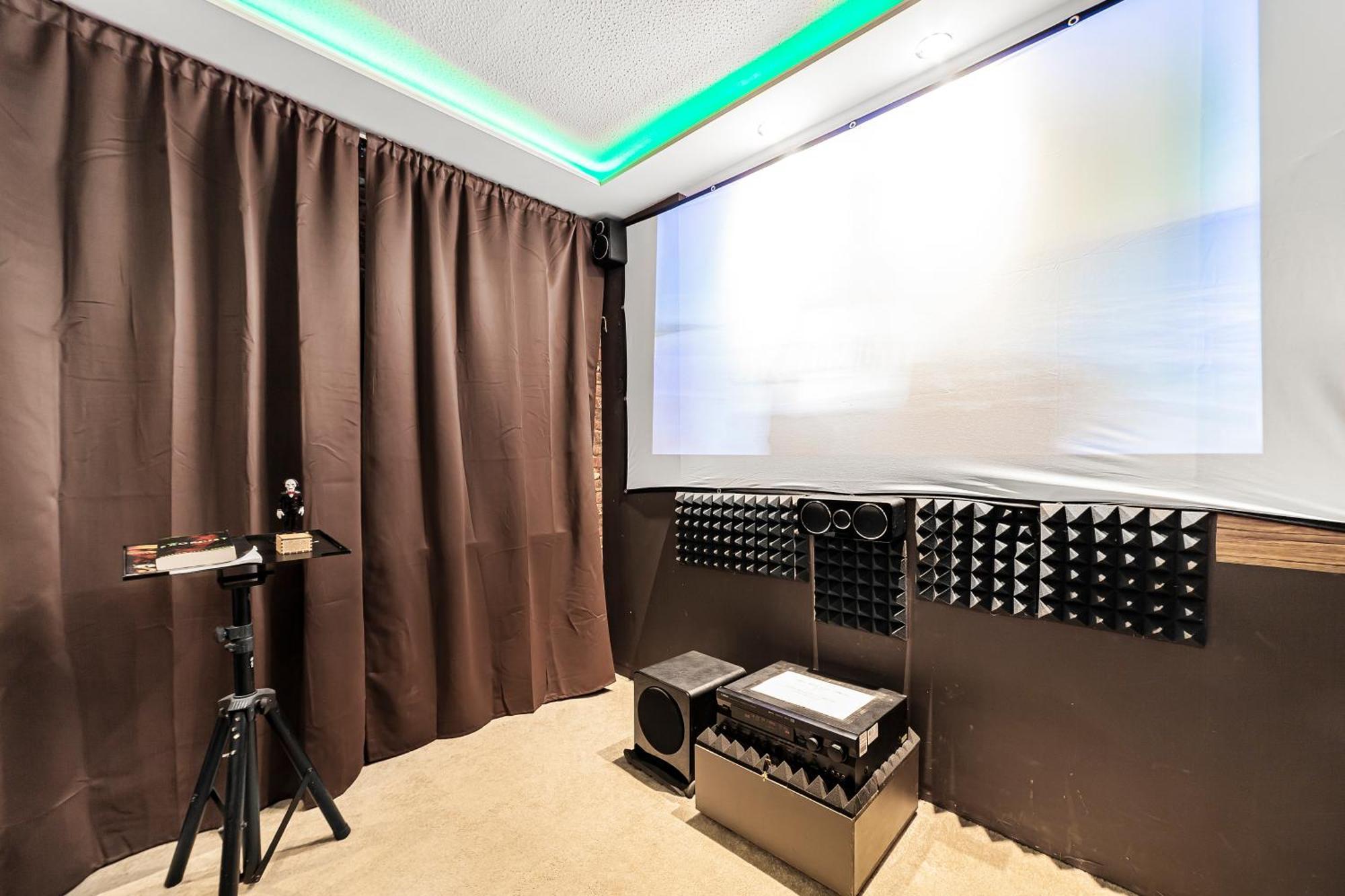 2bed Garden House W/hot Tub, Sauna & Cinema