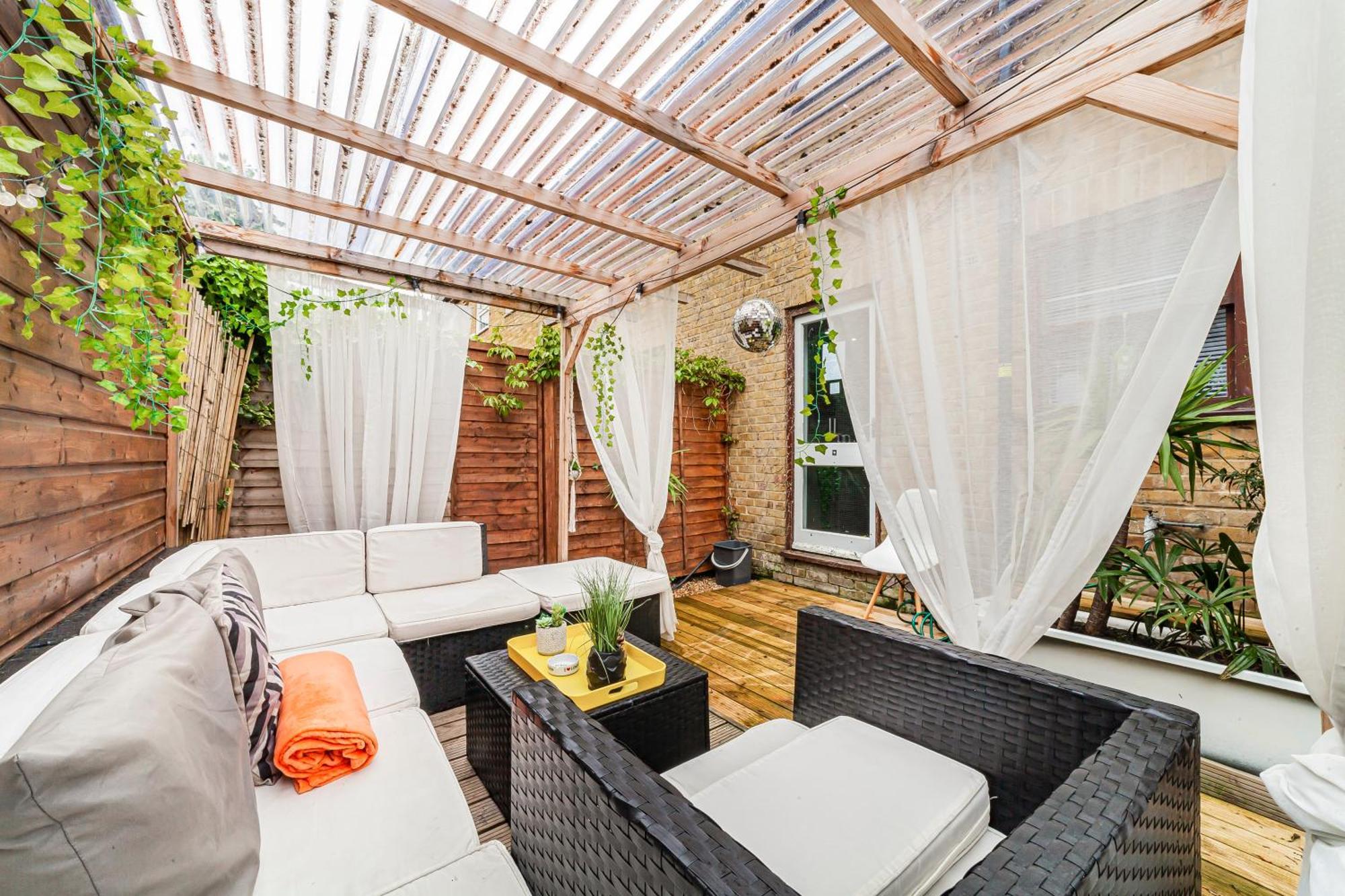 2bed Garden House W/hot Tub, Sauna & Cinema Feriehus