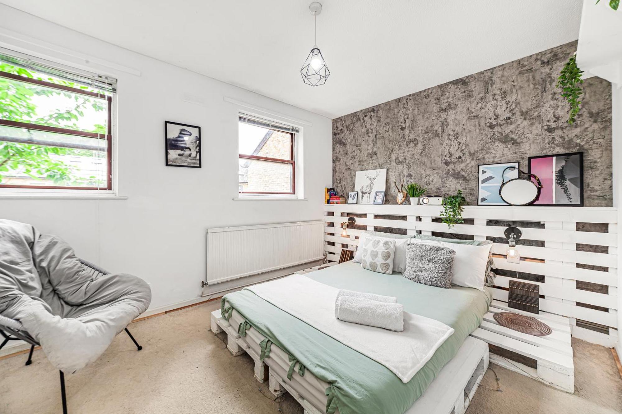Feriehus 2bed Garden House W/hot Tub, Sauna & Cinema