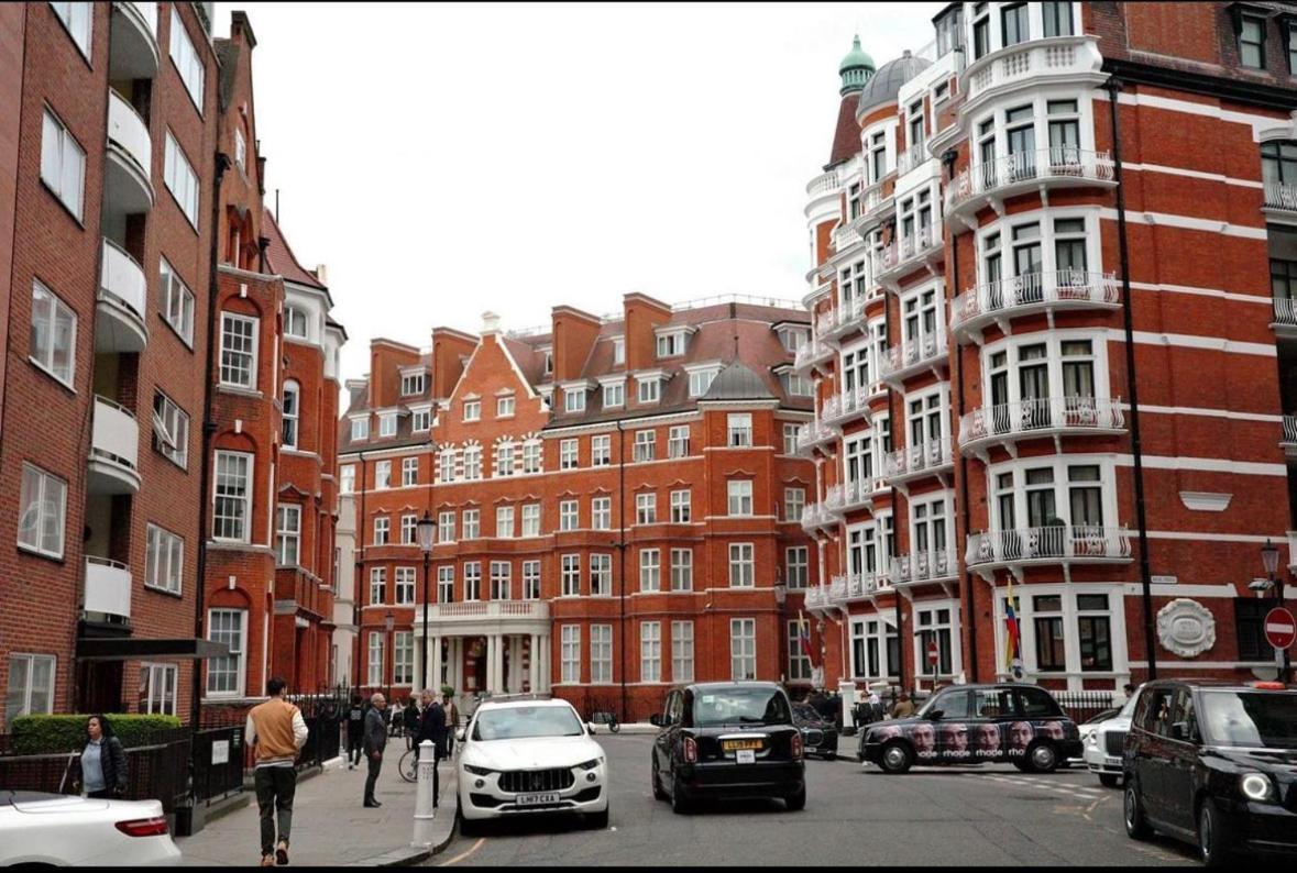 Luxury Knightsbridge Outside Harrods Apartment London
