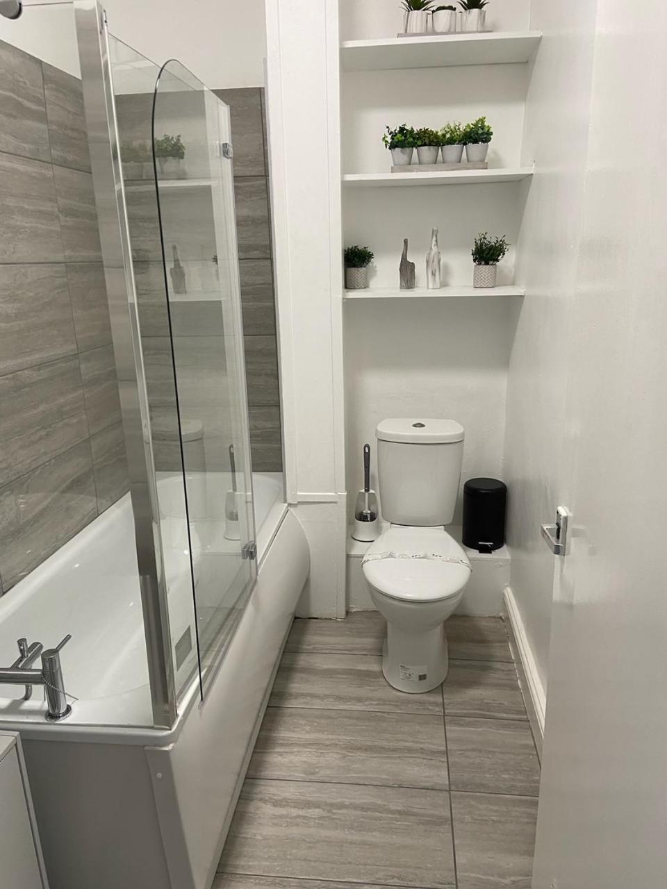 2 Bedroom Flat In Apartamento