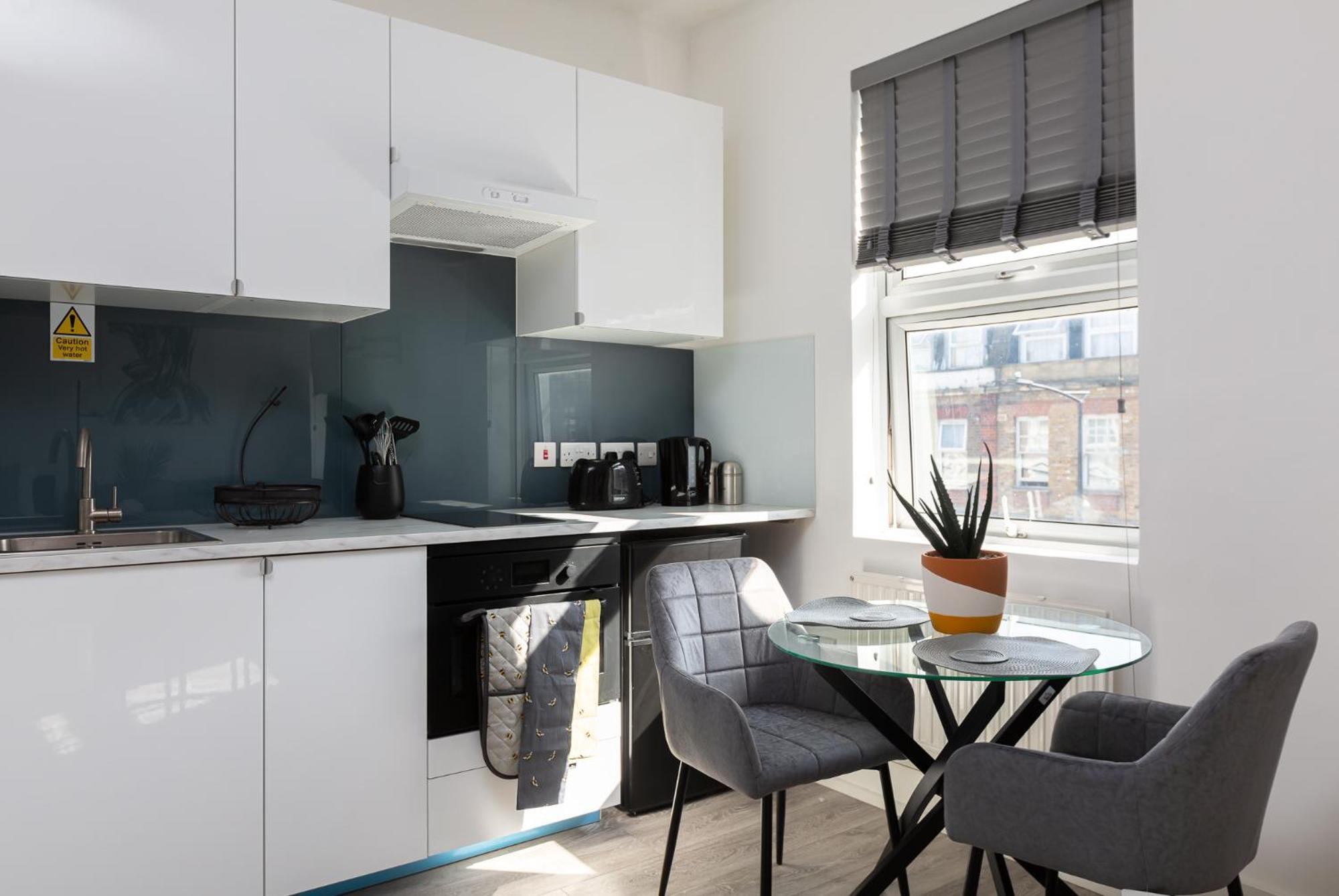 Modern & Cozy Studio, 15mins Walk To Notting Hill! 2 * Londen