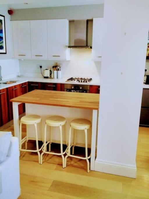 Superior 5* Kensington, Flat + Free Wi-fi * Londres