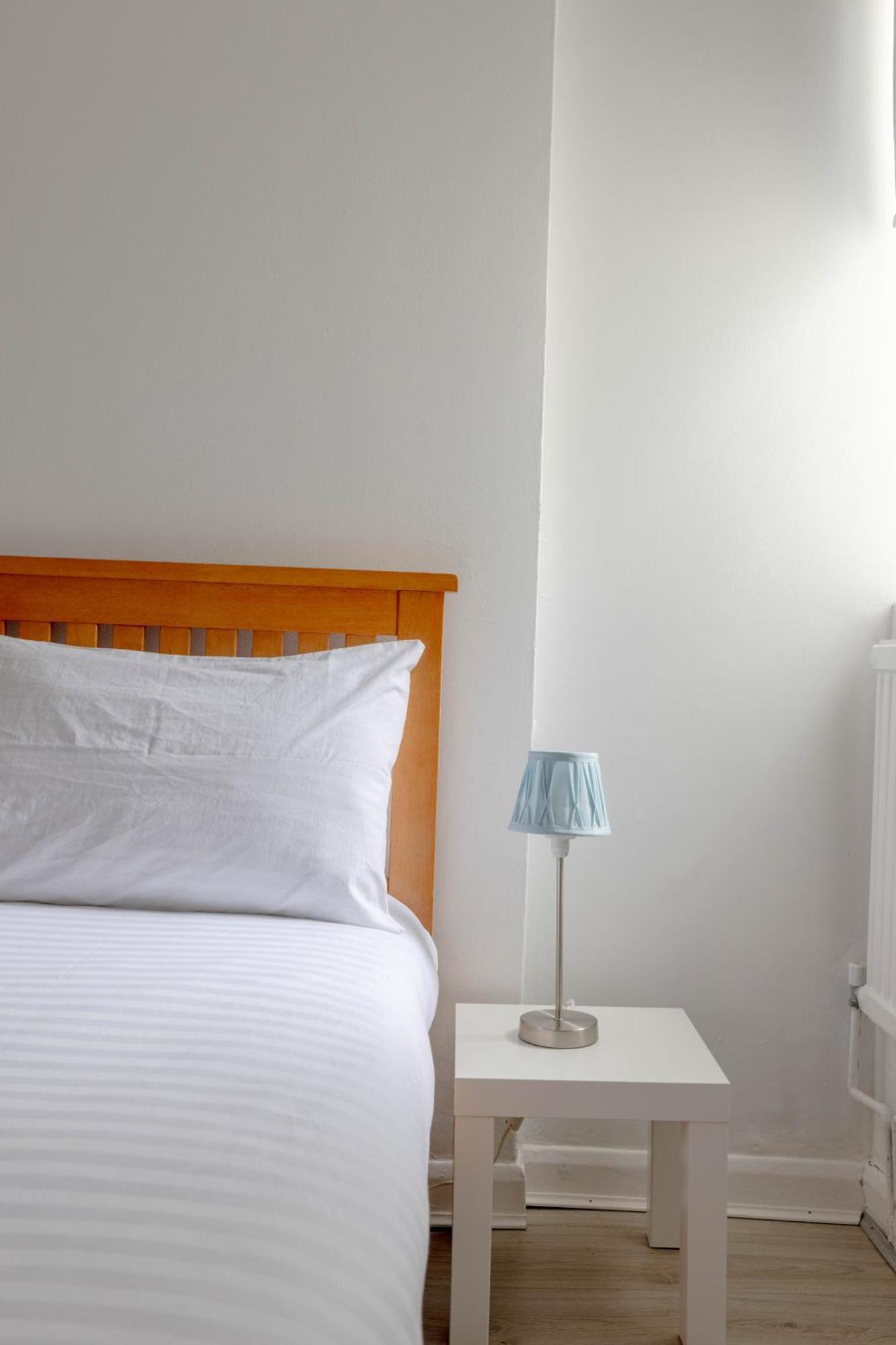 Cosy 2 Bedroom Near Wembley, Garden, Late Check In
