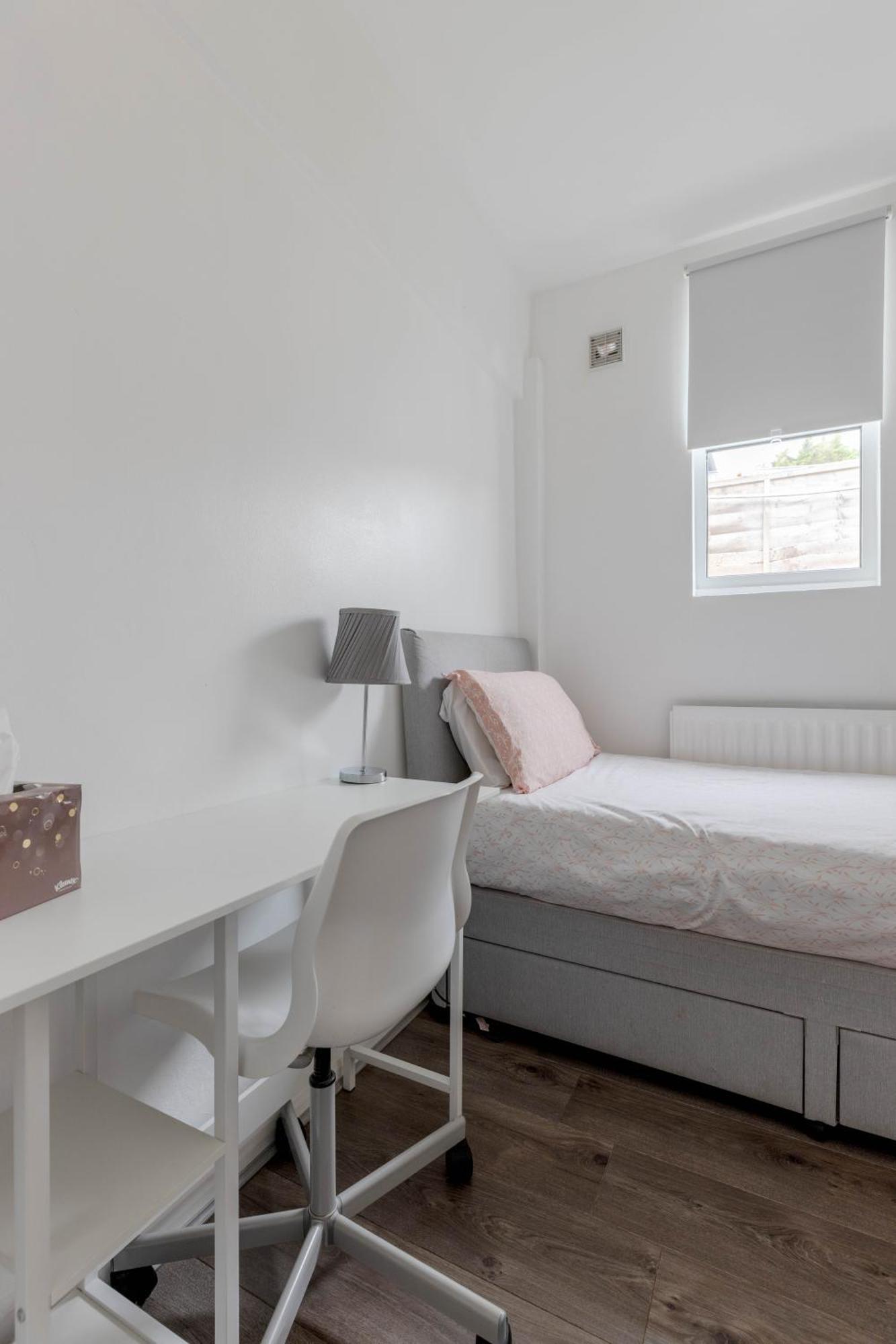 Cosy 2 Bedroom Near Wembley, Garden, Late Check In * London