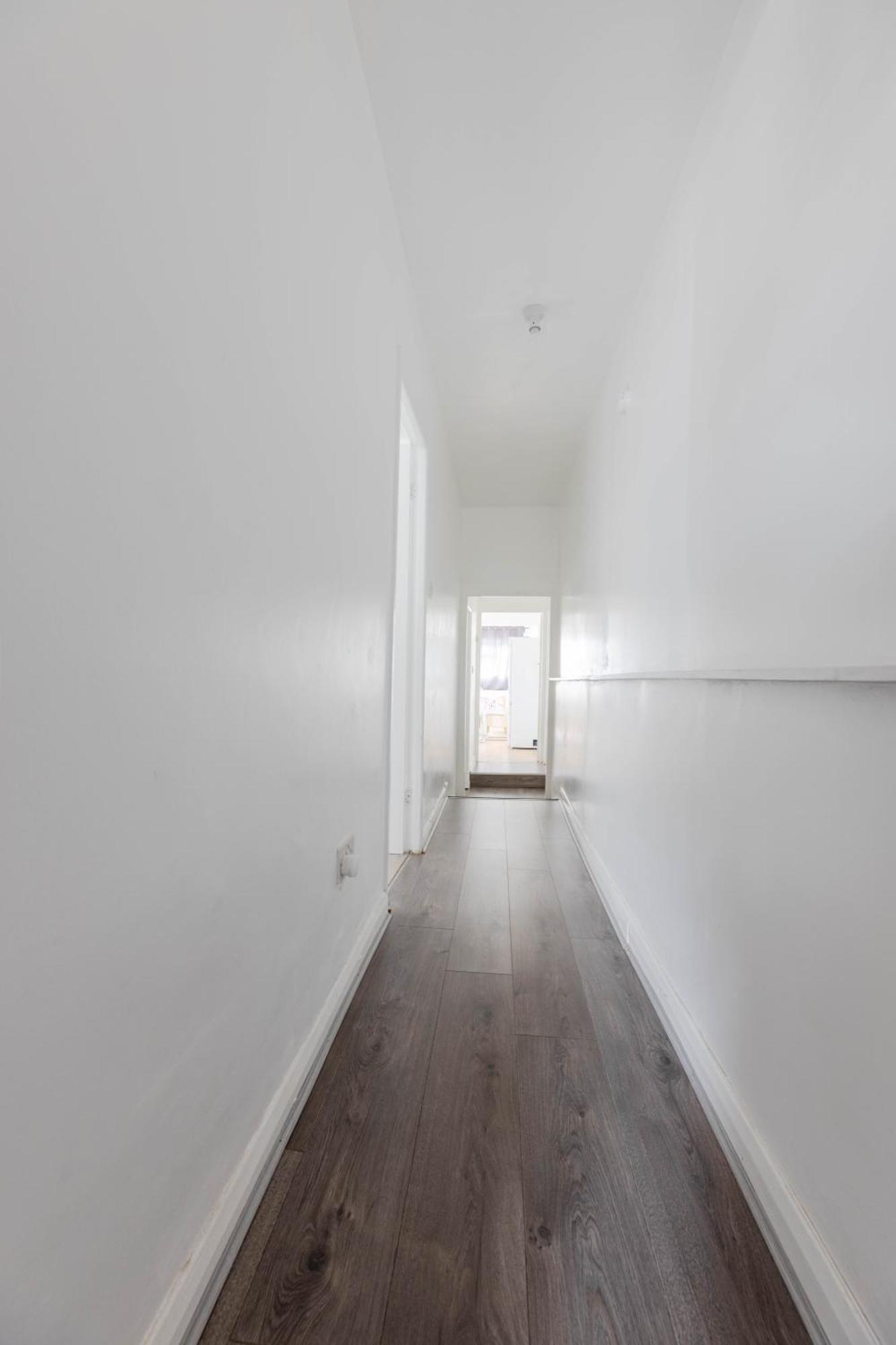 Cosy 2 Bedroom Near Wembley, Garden, Late Check In Apartment *
