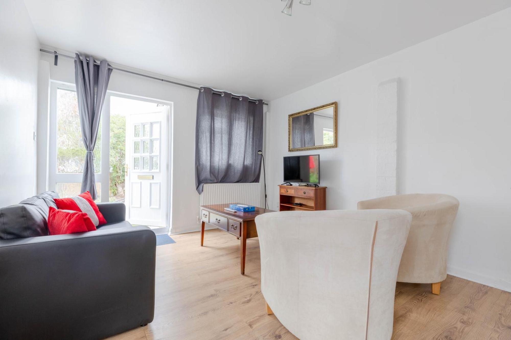 Cosy 2 Bedroom Near Wembley, Garden, Late Check In
