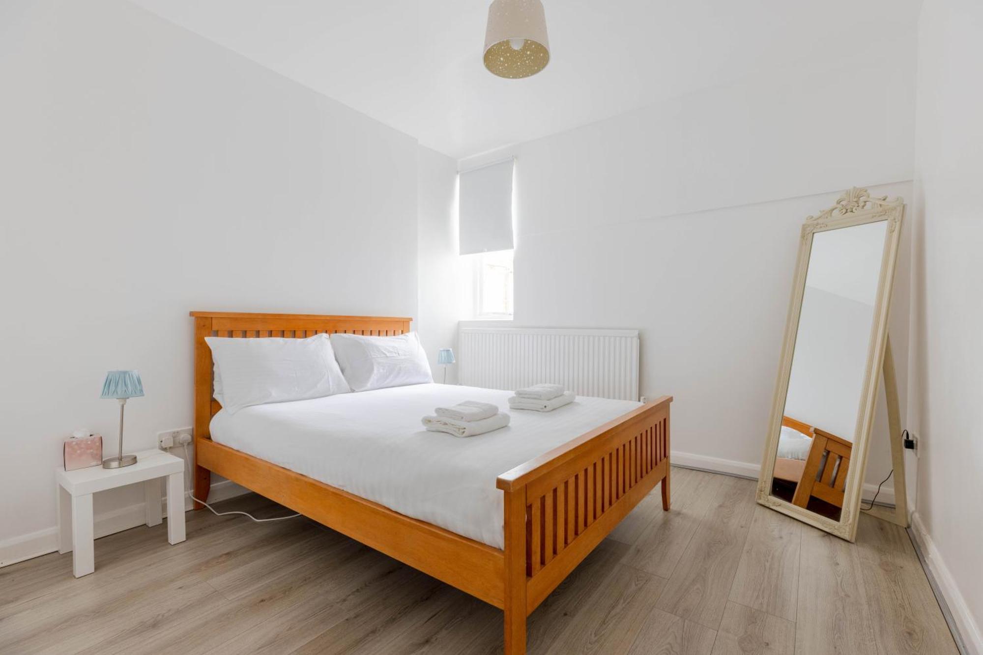 Cosy 2 Bedroom Near Wembley, Garden, Late Check In Apartment London