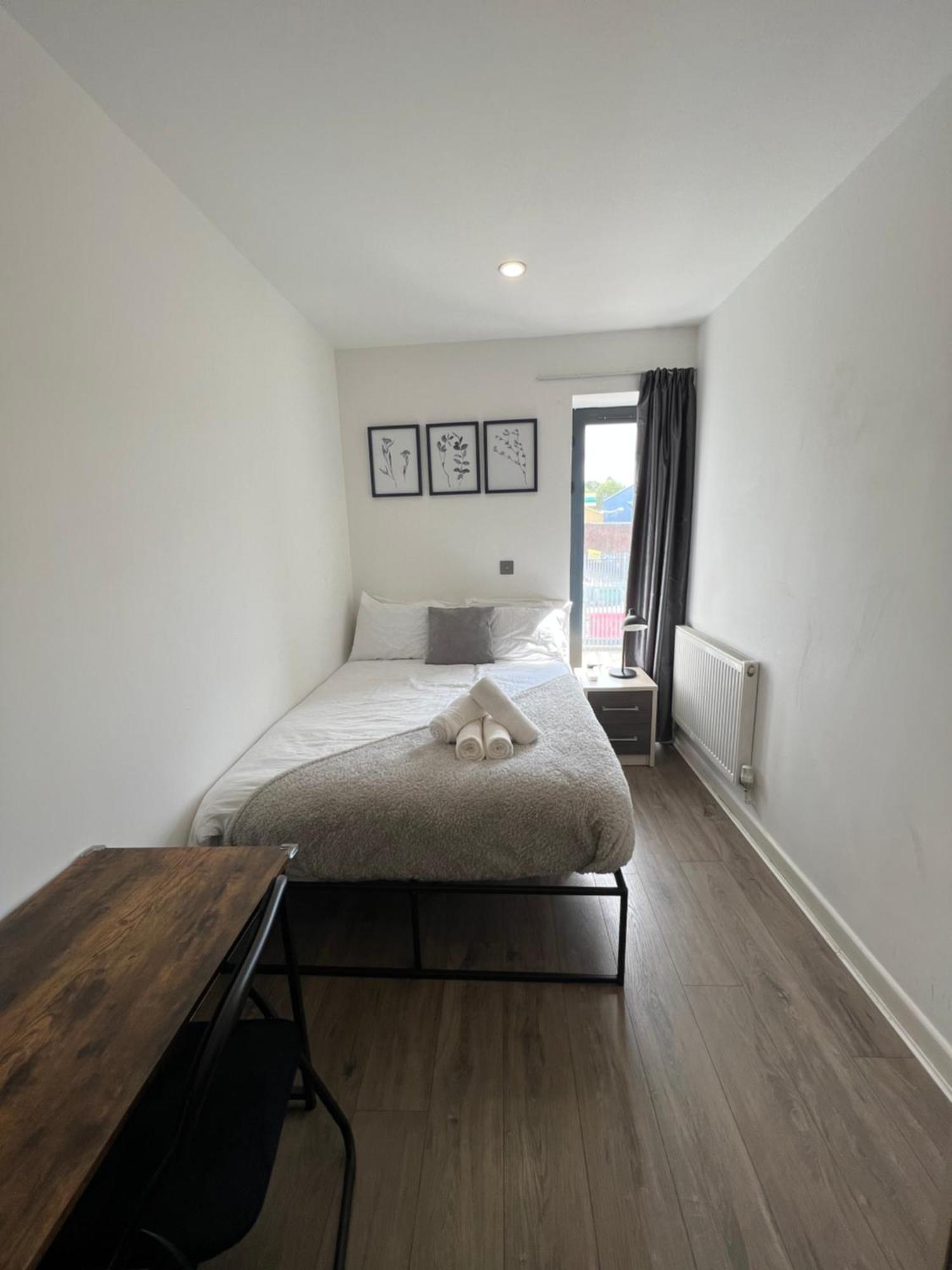 3bed Flat 3wc And Great Location Near Excel City Airport O2 And Canning Town Station Londen