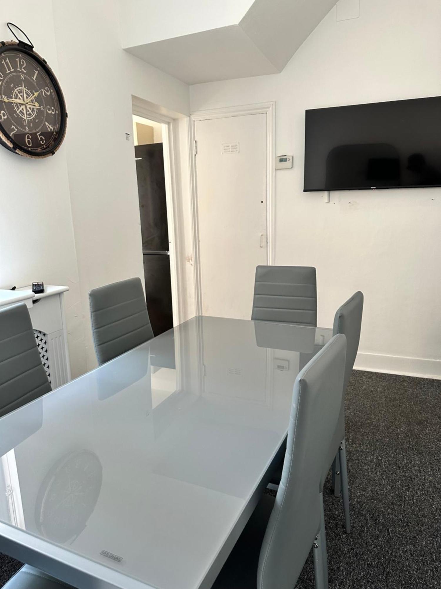 Vakantiehuis 3 Bedroom House With Garden In Tottenham