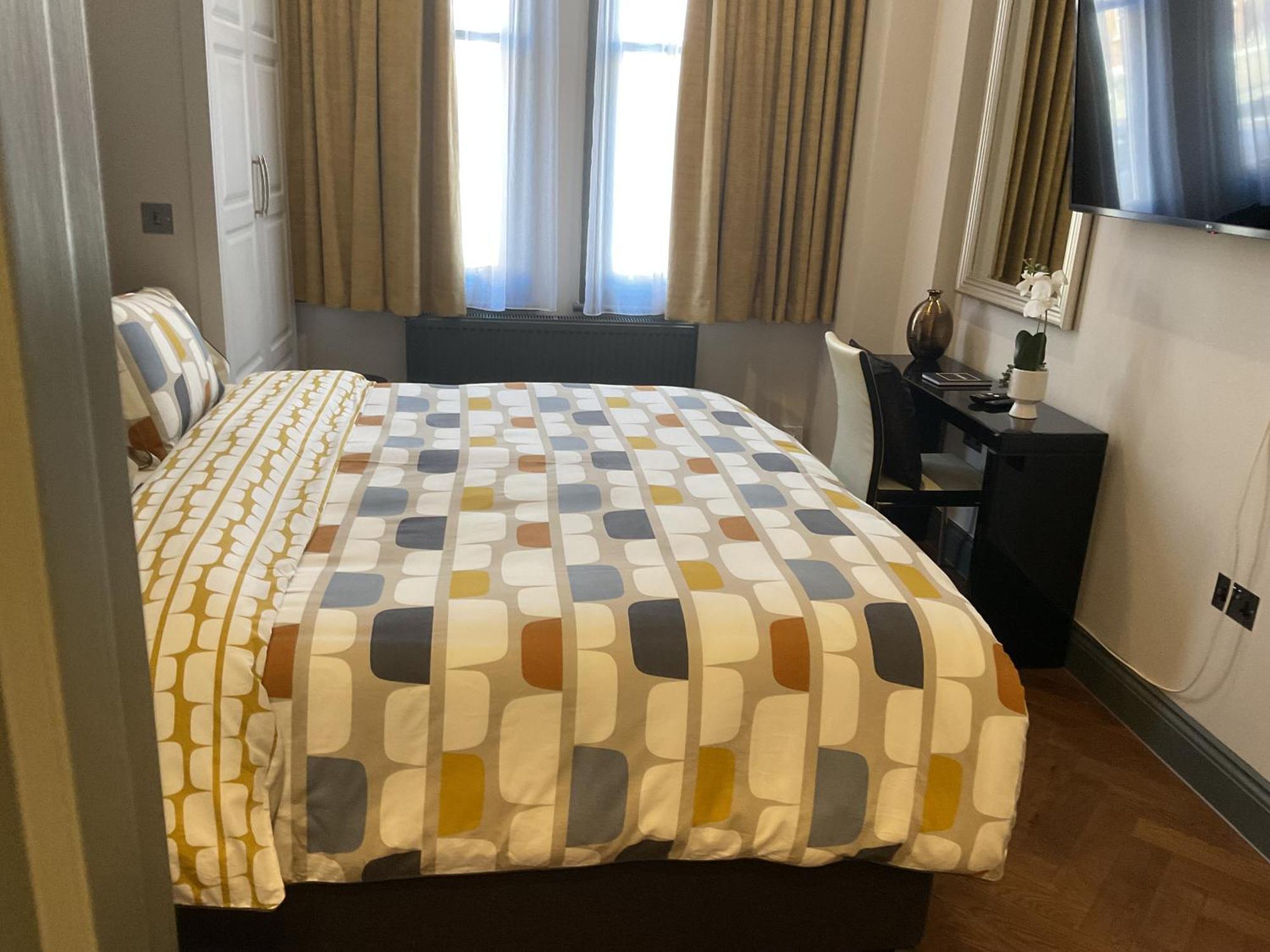 Queens View Apartment *