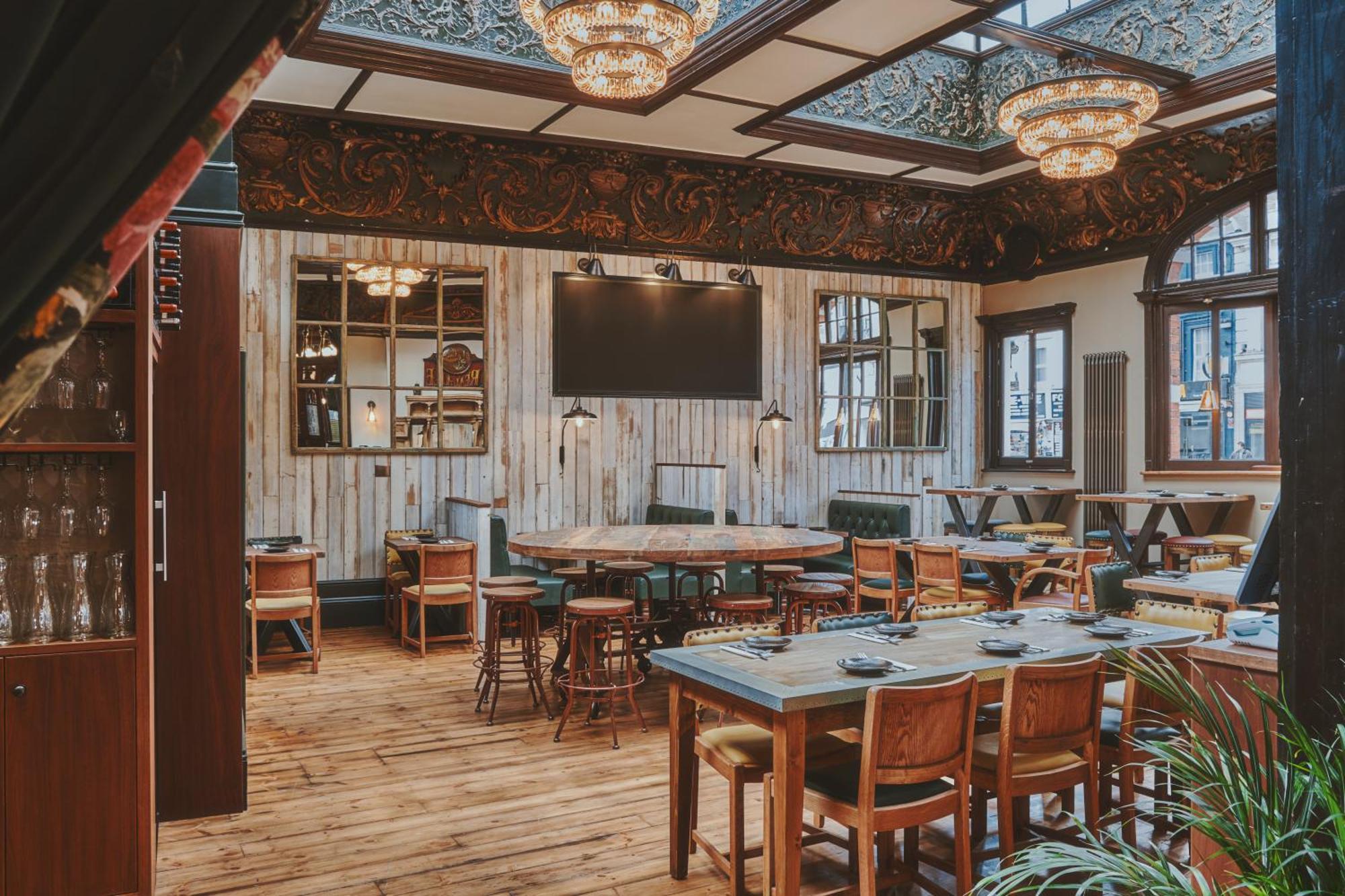 Inn The Black Lion Pub & Boutique