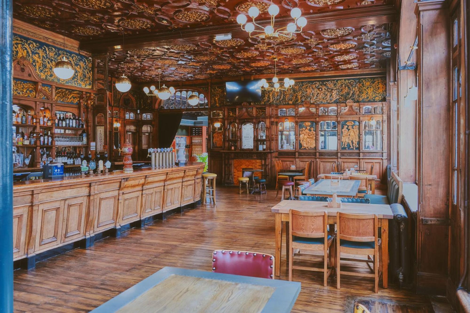 Inn The Black Lion Pub & Boutique