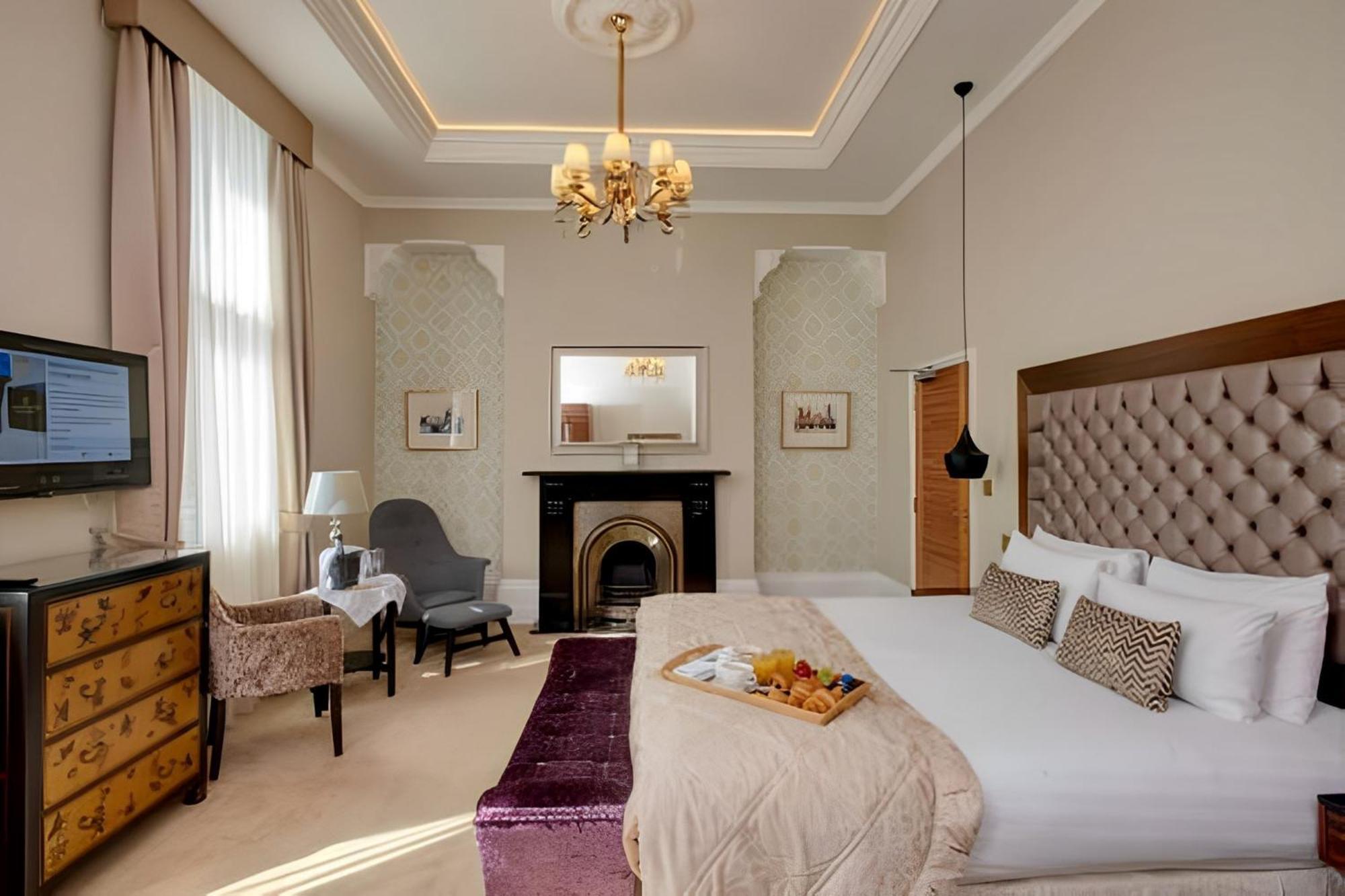 The Lansbury Heritage A Sunday - Canary Wharf London