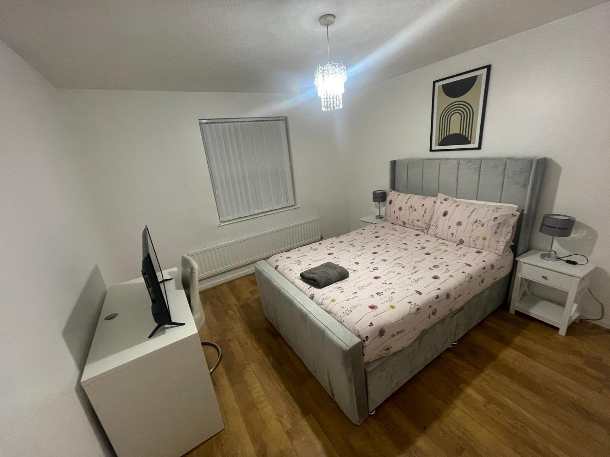 Vakantiehuis New! 4 Bedroom House With Garden And Lawn Londen