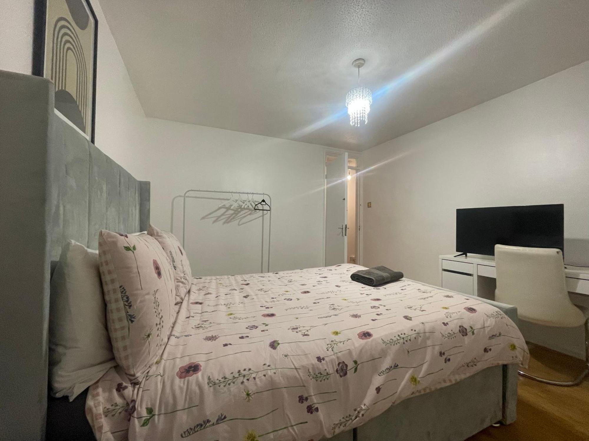 New! 4 Bedroom House With Garden And Lawn Vakantiehuis Londen