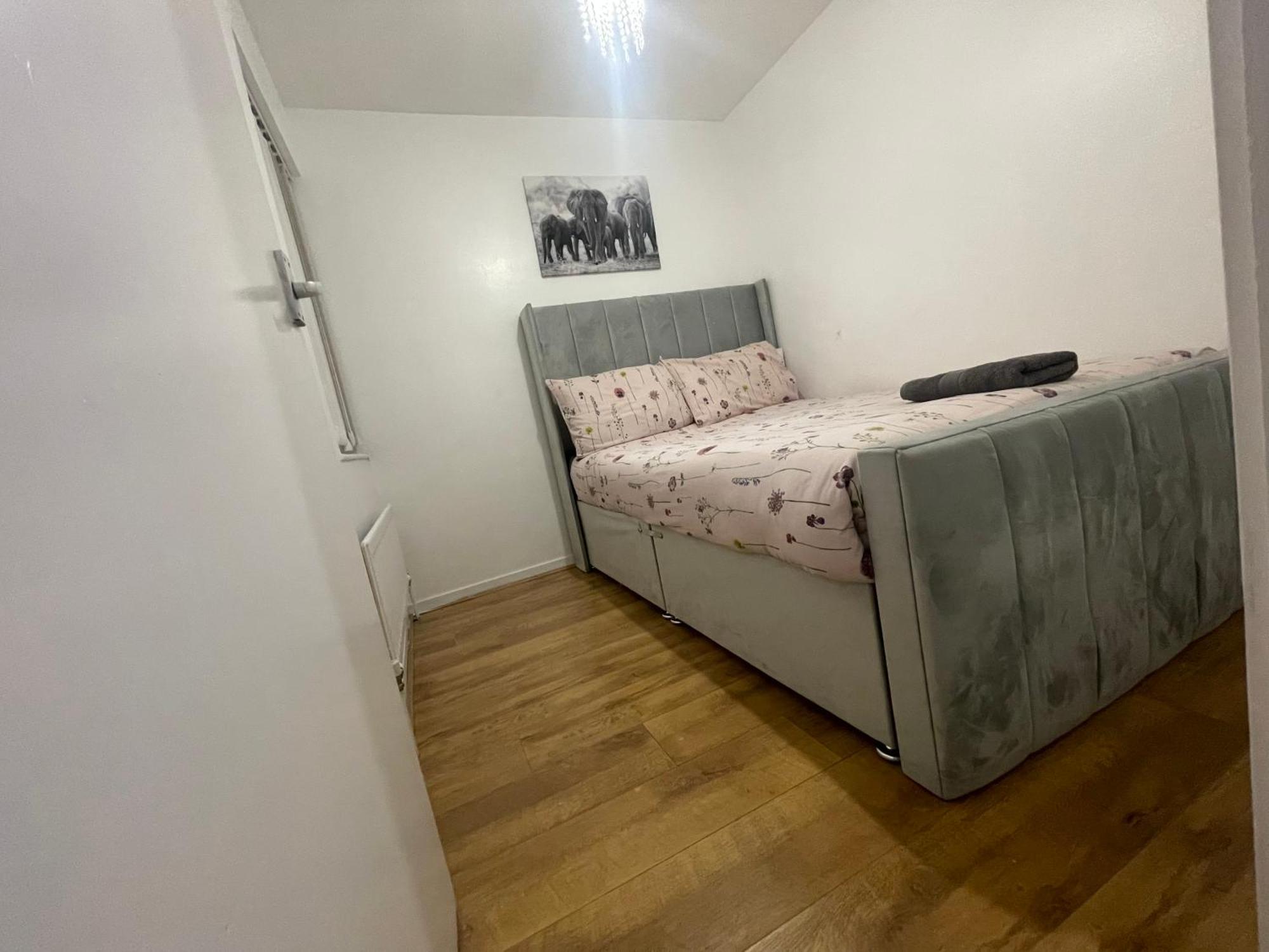 New! 4 Bedroom House With Garden And Lawn Vakantiehuis *